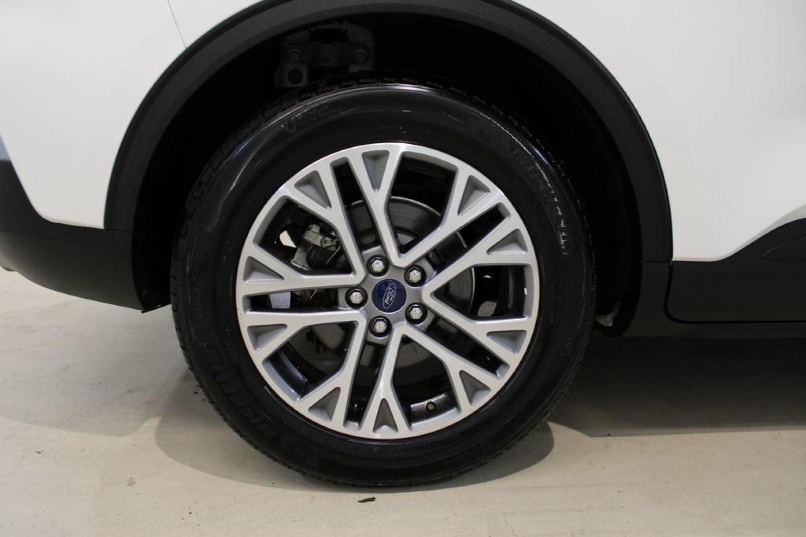 2022 Star White Metallic Tri-Coat /Ebony Ford Escape SEL (1FMCU0H65NU) with an 1.5L EcoBoost engine, Automatic transmission, located at 15300 Midway Rd., Addison, TX, 75001, (972) 702-0011, 32.958321, -96.838074 - Photo#10