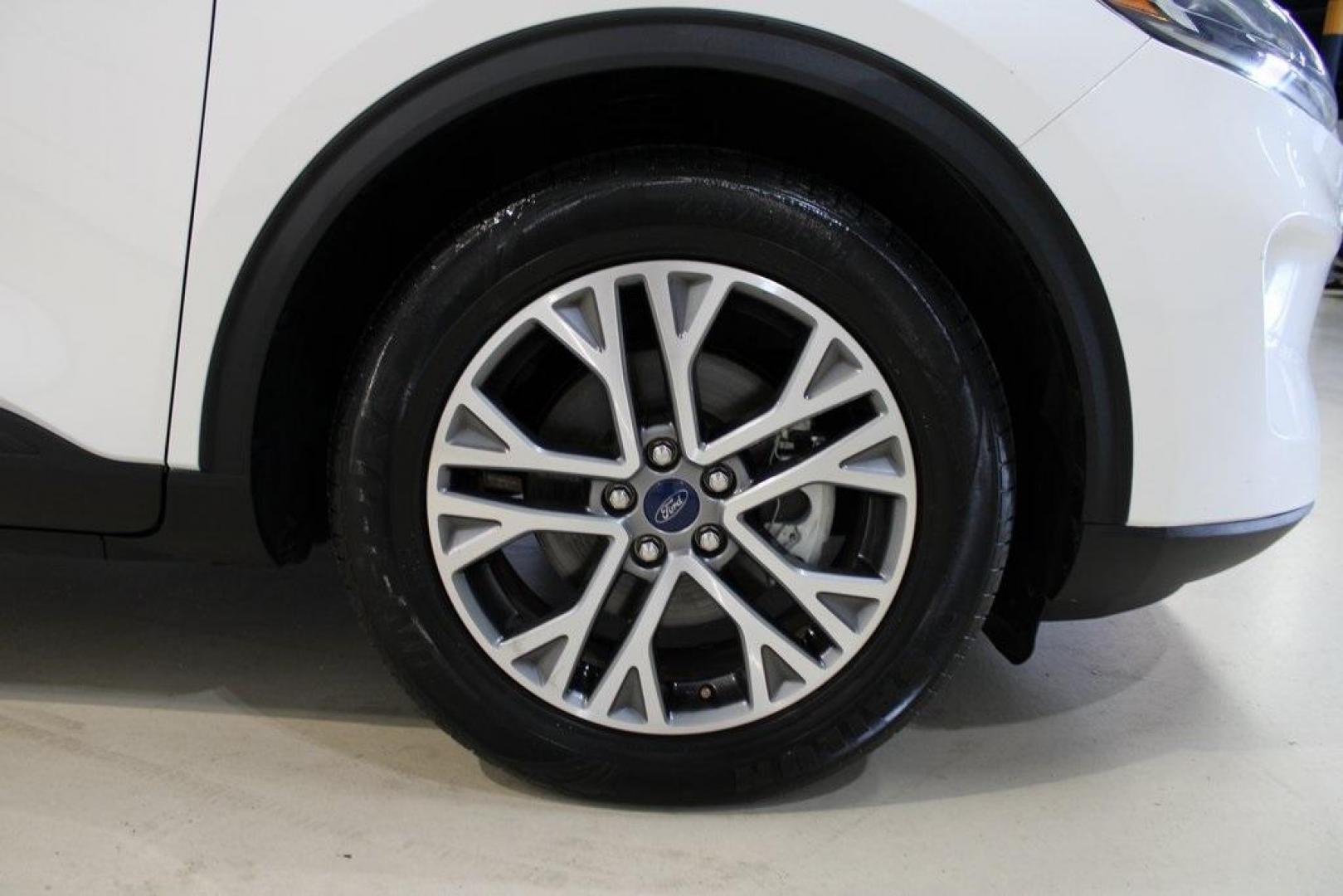 2022 Star White Metallic Tri-Coat /Ebony Ford Escape SEL (1FMCU0H65NU) with an 1.5L EcoBoost engine, Automatic transmission, located at 15300 Midway Rd., Addison, TX, 75001, (972) 702-0011, 32.958321, -96.838074 - Photo#11