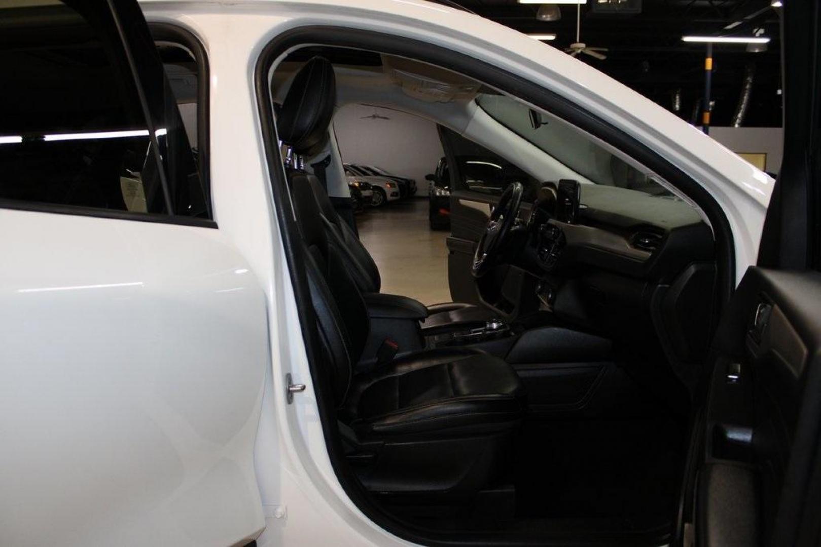 2022 Star White Metallic Tri-Coat /Ebony Ford Escape SEL (1FMCU0H65NU) with an 1.5L EcoBoost engine, Automatic transmission, located at 15300 Midway Rd., Addison, TX, 75001, (972) 702-0011, 32.958321, -96.838074 - Photo#14