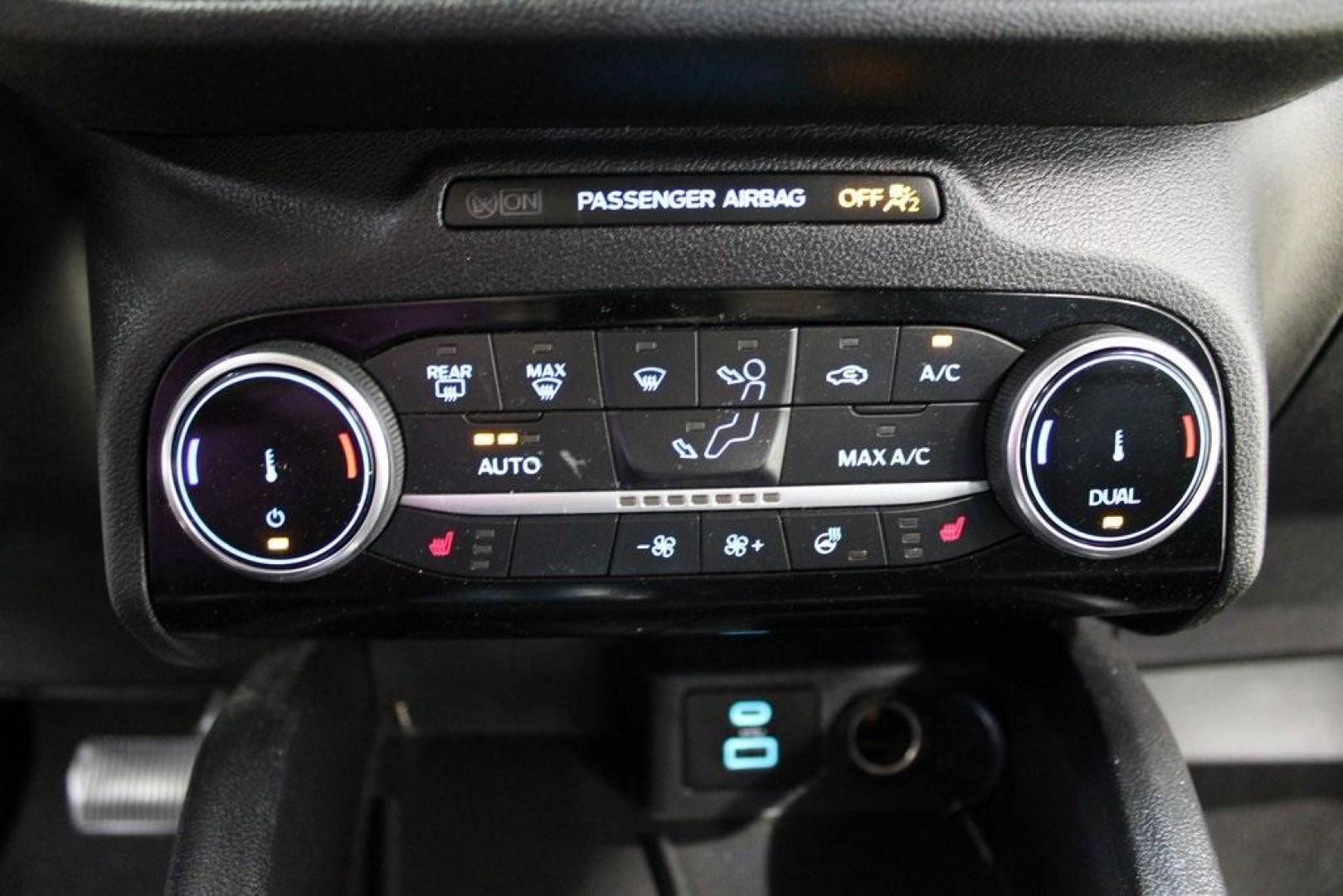 2022 Star White Metallic Tri-Coat /Ebony Ford Escape SEL (1FMCU0H65NU) with an 1.5L EcoBoost engine, Automatic transmission, located at 15300 Midway Rd., Addison, TX, 75001, (972) 702-0011, 32.958321, -96.838074 - Photo#21