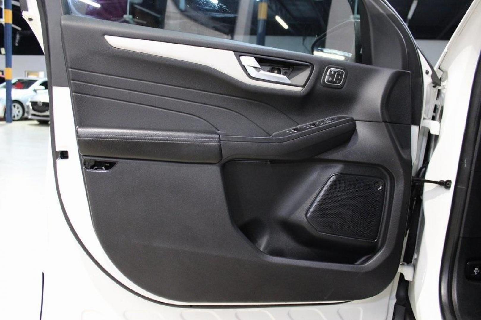 2022 Star White Metallic Tri-Coat /Ebony Ford Escape SEL (1FMCU0H65NU) with an 1.5L EcoBoost engine, Automatic transmission, located at 15300 Midway Rd., Addison, TX, 75001, (972) 702-0011, 32.958321, -96.838074 - Photo#28