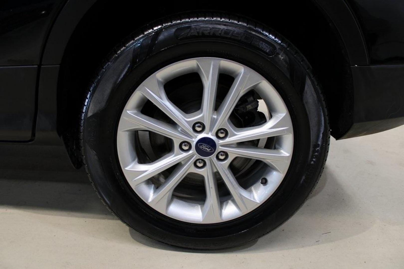 2018 Shadow Black /Medium Light Stone Ford Escape SE (1FMCU0GD3JU) with an EcoBoost 2.0L I4 GTDi DOHC Turbocharged VCT engine, Automatic transmission, located at 15300 Midway Rd., Addison, TX, 75001, (972) 702-0011, 32.958321, -96.838074 - Photo#9