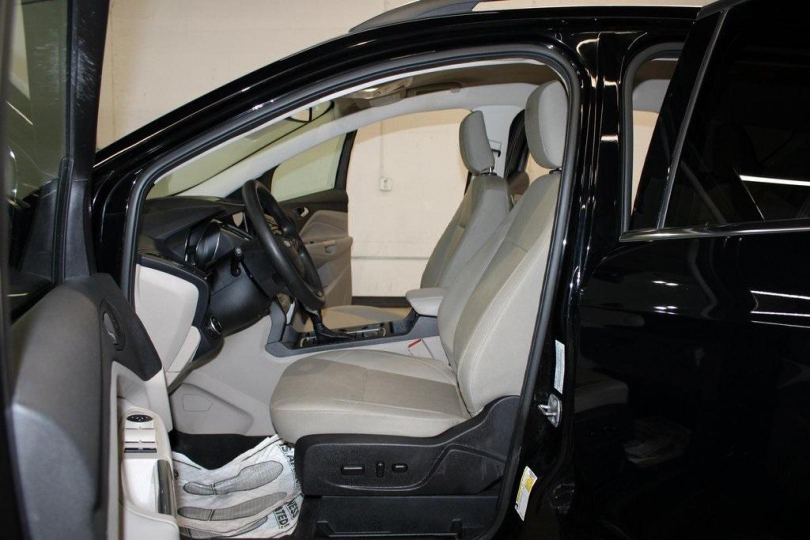 2018 Shadow Black /Medium Light Stone Ford Escape SE (1FMCU0GD3JU) with an EcoBoost 2.0L I4 GTDi DOHC Turbocharged VCT engine, Automatic transmission, located at 15300 Midway Rd., Addison, TX, 75001, (972) 702-0011, 32.958321, -96.838074 - Photo#13