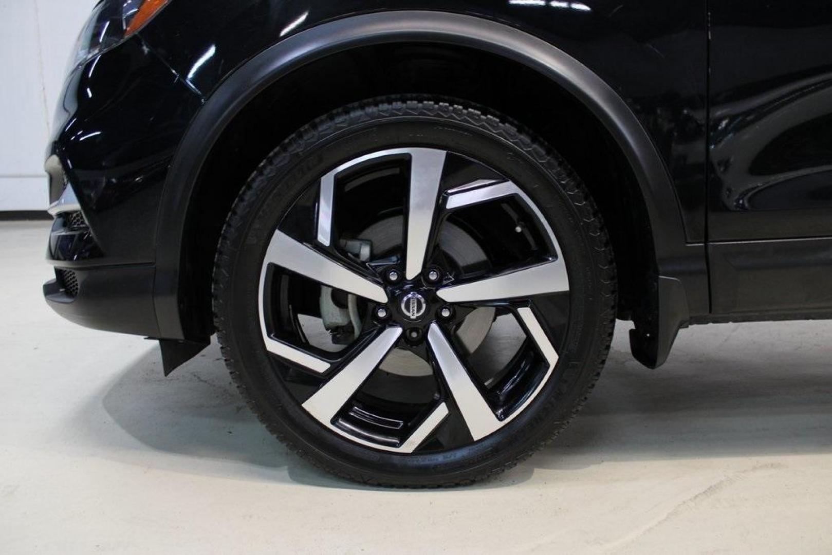 2020 Magnetic Black Pearl /Charcoal Nissan Rogue Sport SL (JN1BJ1CW2LW) with an 2.0L DOHC engine, CVT transmission, located at 15300 Midway Rd., Addison, TX, 75001, (972) 702-0011, 32.958321, -96.838074 - Photo#8