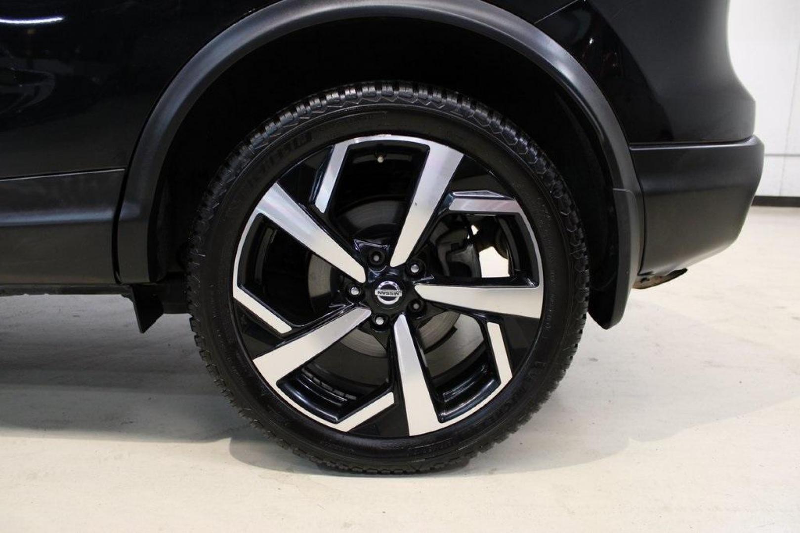 2020 Magnetic Black Pearl /Charcoal Nissan Rogue Sport SL (JN1BJ1CW2LW) with an 2.0L DOHC engine, CVT transmission, located at 15300 Midway Rd., Addison, TX, 75001, (972) 702-0011, 32.958321, -96.838074 - Photo#9