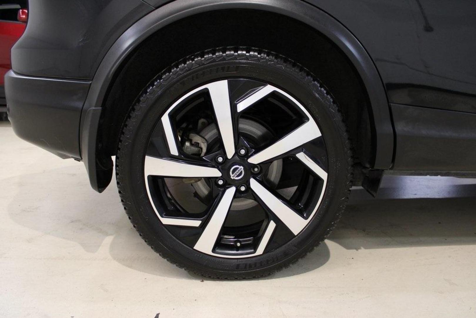 2020 Magnetic Black Pearl /Charcoal Nissan Rogue Sport SL (JN1BJ1CW2LW) with an 2.0L DOHC engine, CVT transmission, located at 15300 Midway Rd., Addison, TX, 75001, (972) 702-0011, 32.958321, -96.838074 - Photo#10