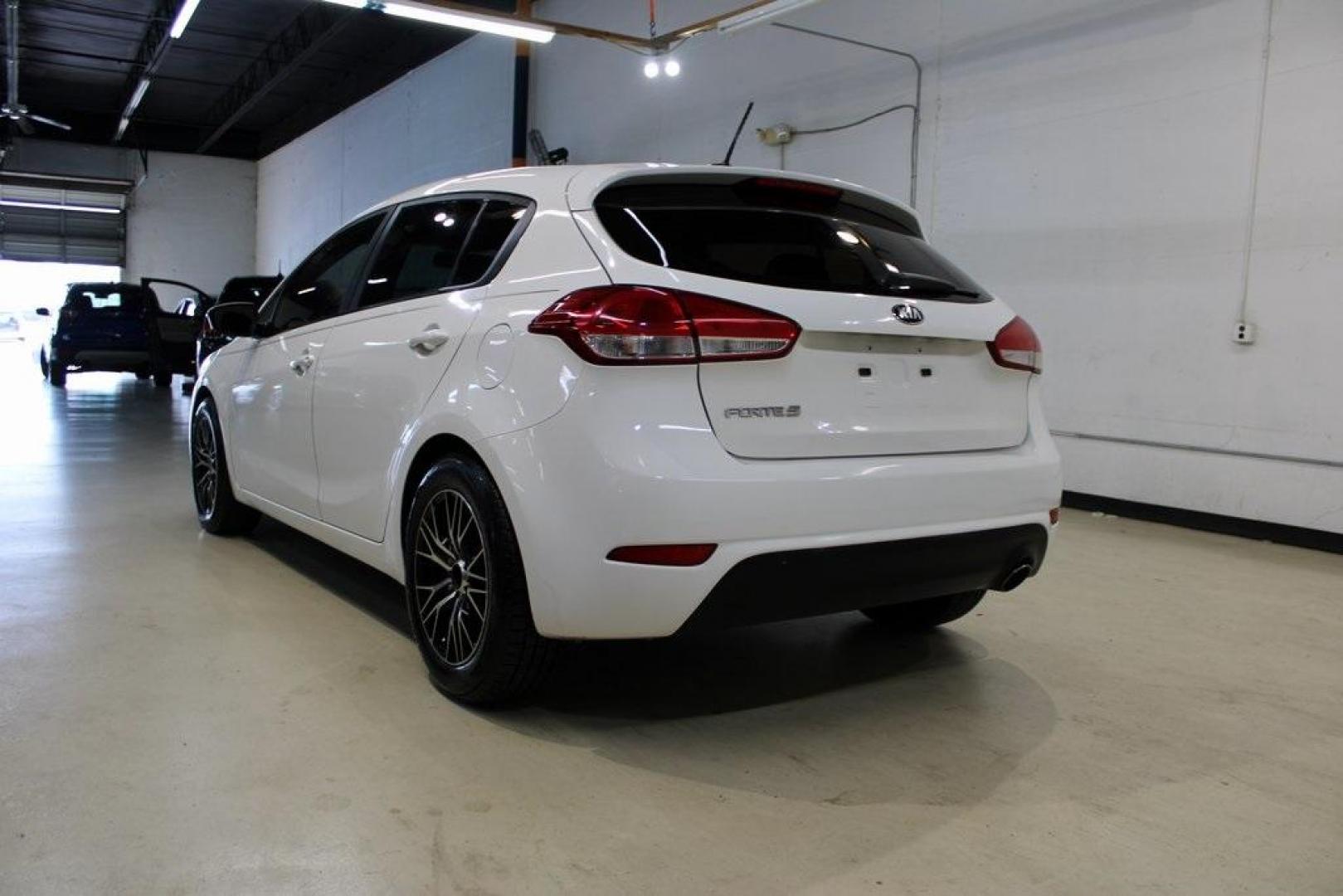 2017 Clear White /Black Kia Forte5 LX (KNAFK5A83H5) with an 2.0L I4 DOHC Dual CVVT engine, Automatic transmission, located at 15300 Midway Rd., Addison, TX, 75001, (972) 702-0011, 32.958321, -96.838074 - Photo#3