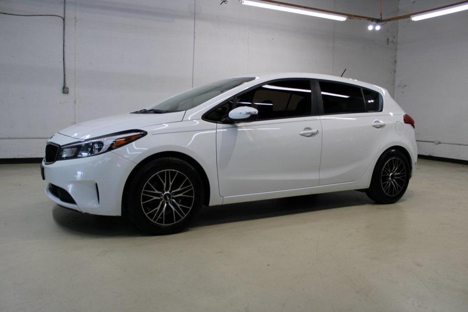 2017 Clear White /Black Kia Forte5 LX (KNAFK5A83H5) with an 2.0L I4 DOHC Dual CVVT engine, Automatic transmission, located at 15300 Midway Rd., Addison, TX, 75001, (972) 702-0011, 32.958321, -96.838074 - Photo#4