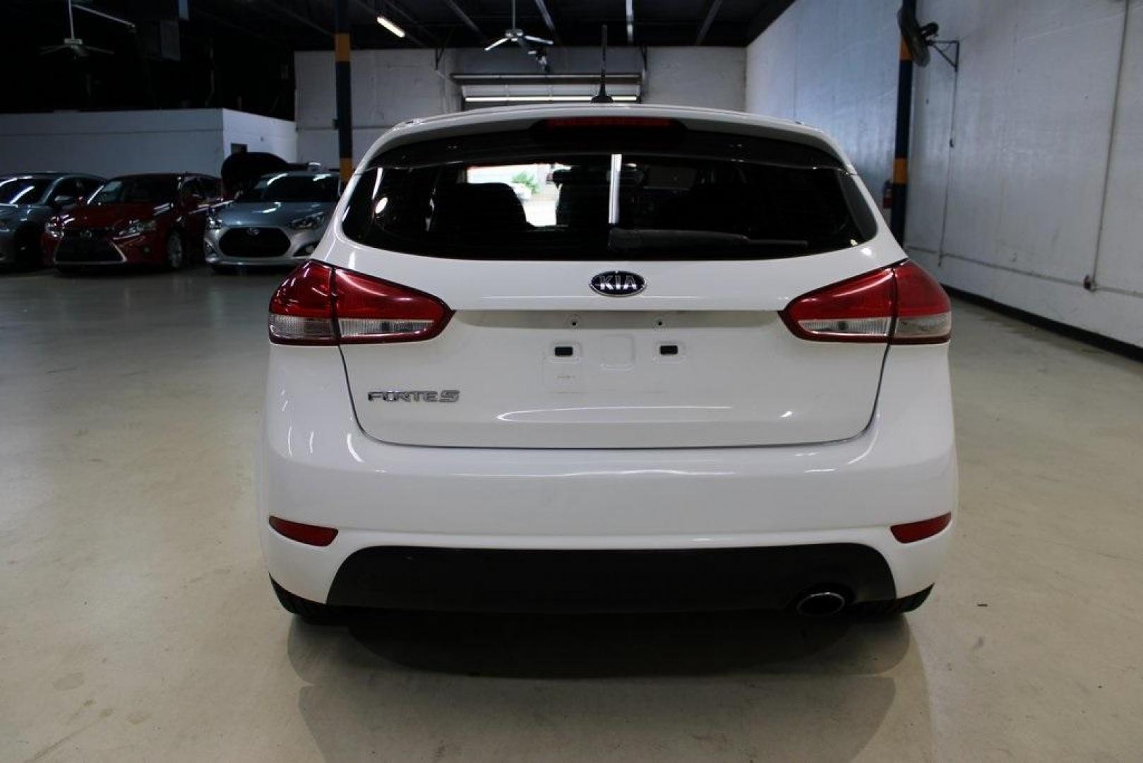 2017 Clear White /Black Kia Forte5 LX (KNAFK5A83H5) with an 2.0L I4 DOHC Dual CVVT engine, Automatic transmission, located at 15300 Midway Rd., Addison, TX, 75001, (972) 702-0011, 32.958321, -96.838074 - Photo#7