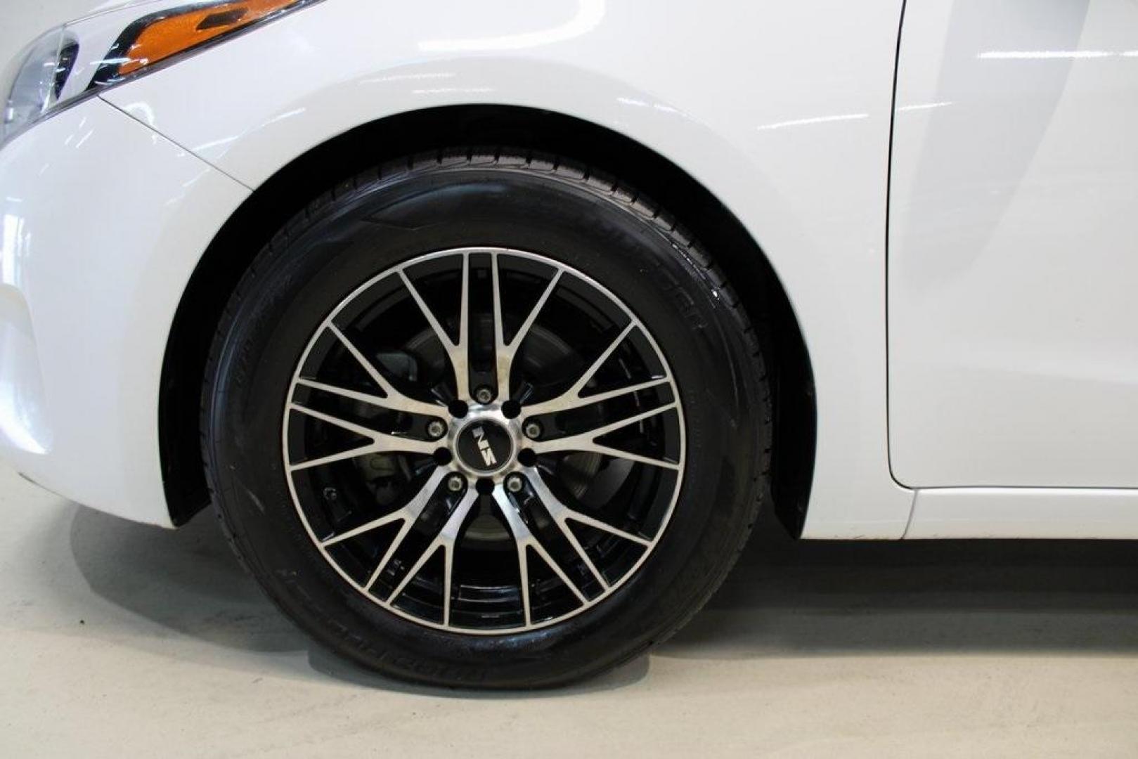 2017 Clear White /Black Kia Forte5 LX (KNAFK5A83H5) with an 2.0L I4 DOHC Dual CVVT engine, Automatic transmission, located at 15300 Midway Rd., Addison, TX, 75001, (972) 702-0011, 32.958321, -96.838074 - Photo#8