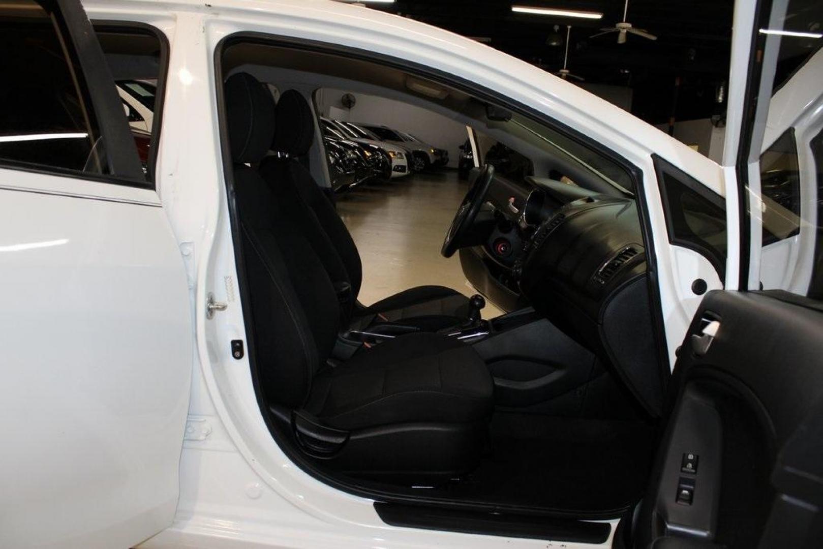 2017 Clear White /Black Kia Forte5 LX (KNAFK5A83H5) with an 2.0L I4 DOHC Dual CVVT engine, Automatic transmission, located at 15300 Midway Rd., Addison, TX, 75001, (972) 702-0011, 32.958321, -96.838074 - Photo#13