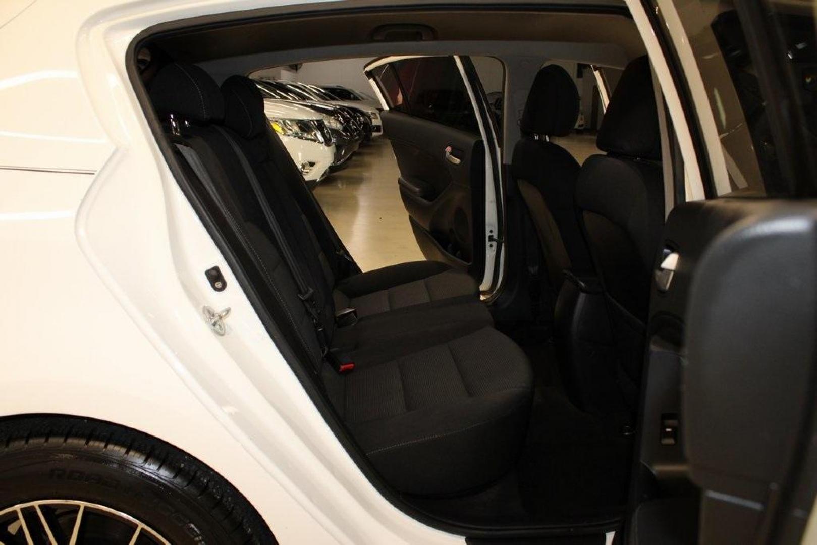 2017 Clear White /Black Kia Forte5 LX (KNAFK5A83H5) with an 2.0L I4 DOHC Dual CVVT engine, Automatic transmission, located at 15300 Midway Rd., Addison, TX, 75001, (972) 702-0011, 32.958321, -96.838074 - Photo#14