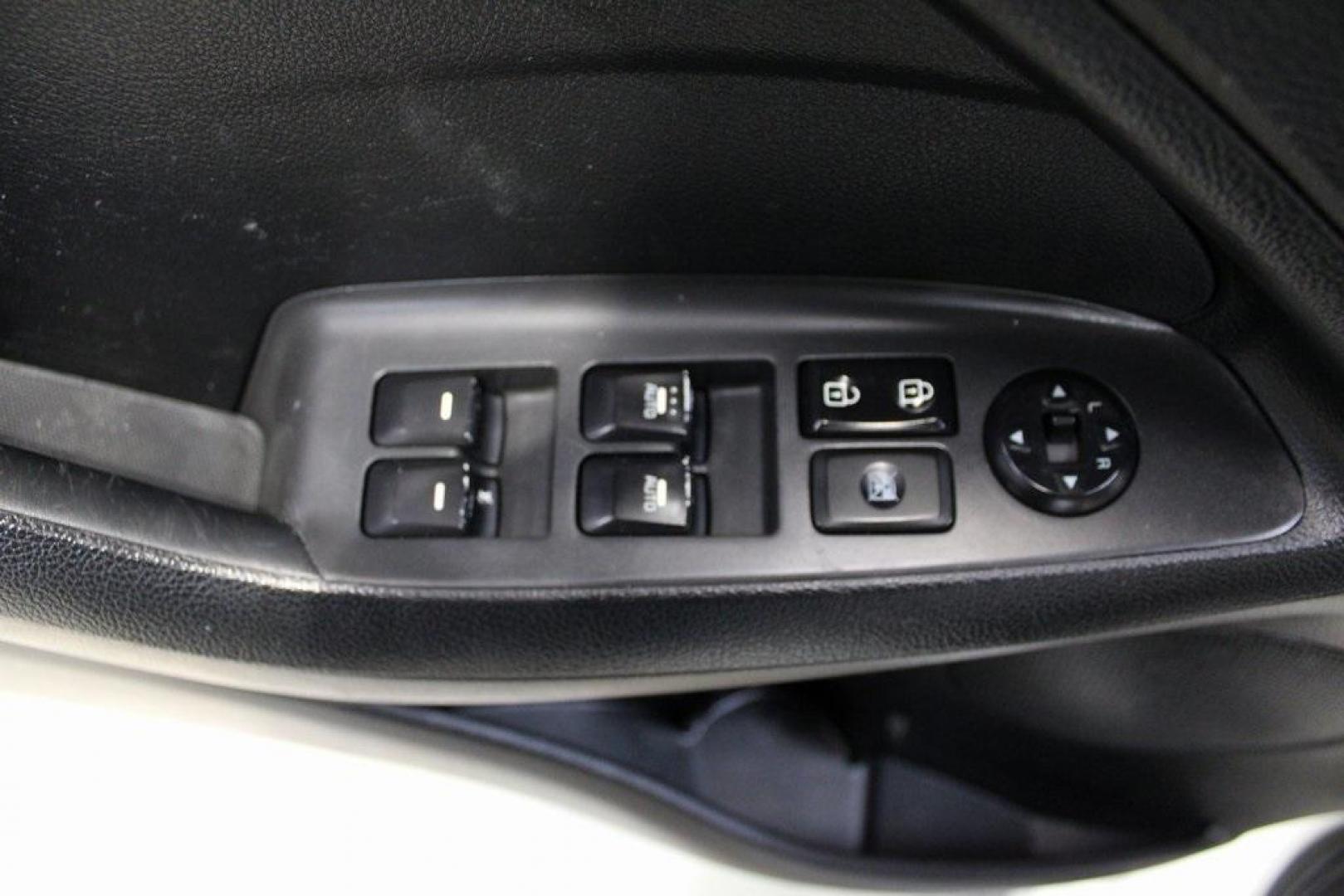 2017 Clear White /Black Kia Forte5 LX (KNAFK5A83H5) with an 2.0L I4 DOHC Dual CVVT engine, Automatic transmission, located at 15300 Midway Rd., Addison, TX, 75001, (972) 702-0011, 32.958321, -96.838074 - Photo#22