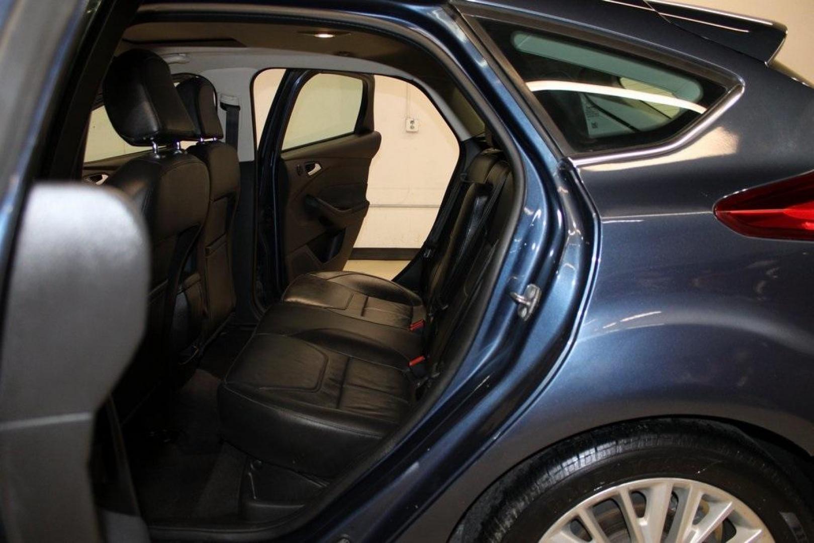 2018 Blue Metallic /Charcoal Black Ford Focus Titanium (1FADP3N28JL) with an 2.0L I4 DGI Ti-VCT engine, Automatic transmission, located at 15300 Midway Rd., Addison, TX, 75001, (972) 702-0011, 32.958321, -96.838074 - Photo#16