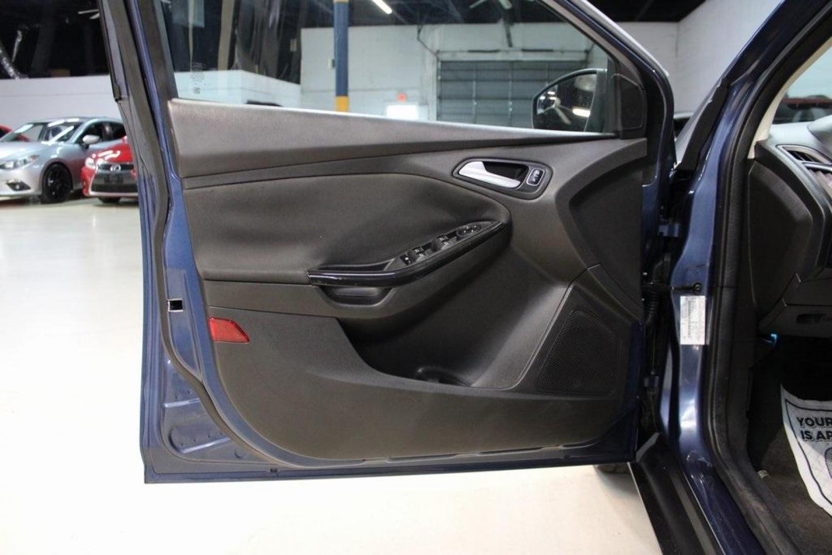 2018 Blue Metallic /Charcoal Black Ford Focus Titanium (1FADP3N28JL) with an 2.0L I4 DGI Ti-VCT engine, Automatic transmission, located at 15300 Midway Rd., Addison, TX, 75001, (972) 702-0011, 32.958321, -96.838074 - Photo#25