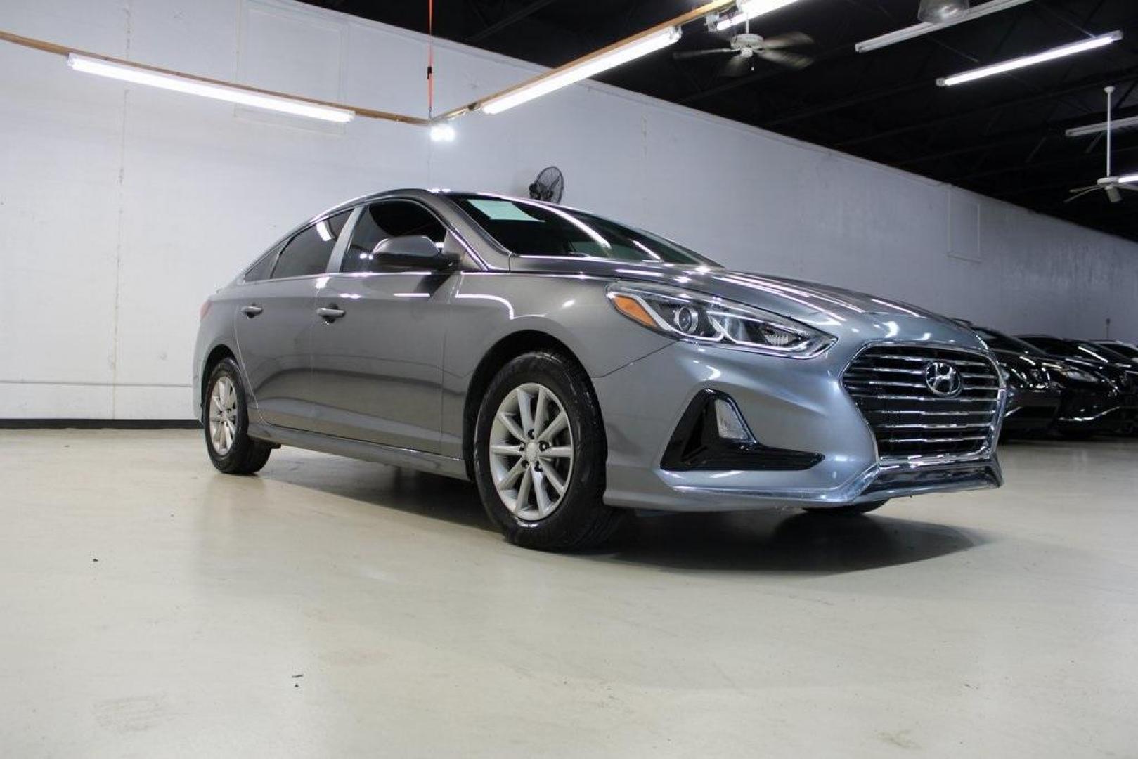 2018 Machine Gray /Black Hyundai Sonata SE (5NPE24AF8JH) with an 2.4L I4 DGI DOHC 16V LEV3-ULEV70 185hp engine, Automatic transmission, located at 15300 Midway Rd., Addison, TX, 75001, (972) 702-0011, 32.958321, -96.838074 - Photo#1