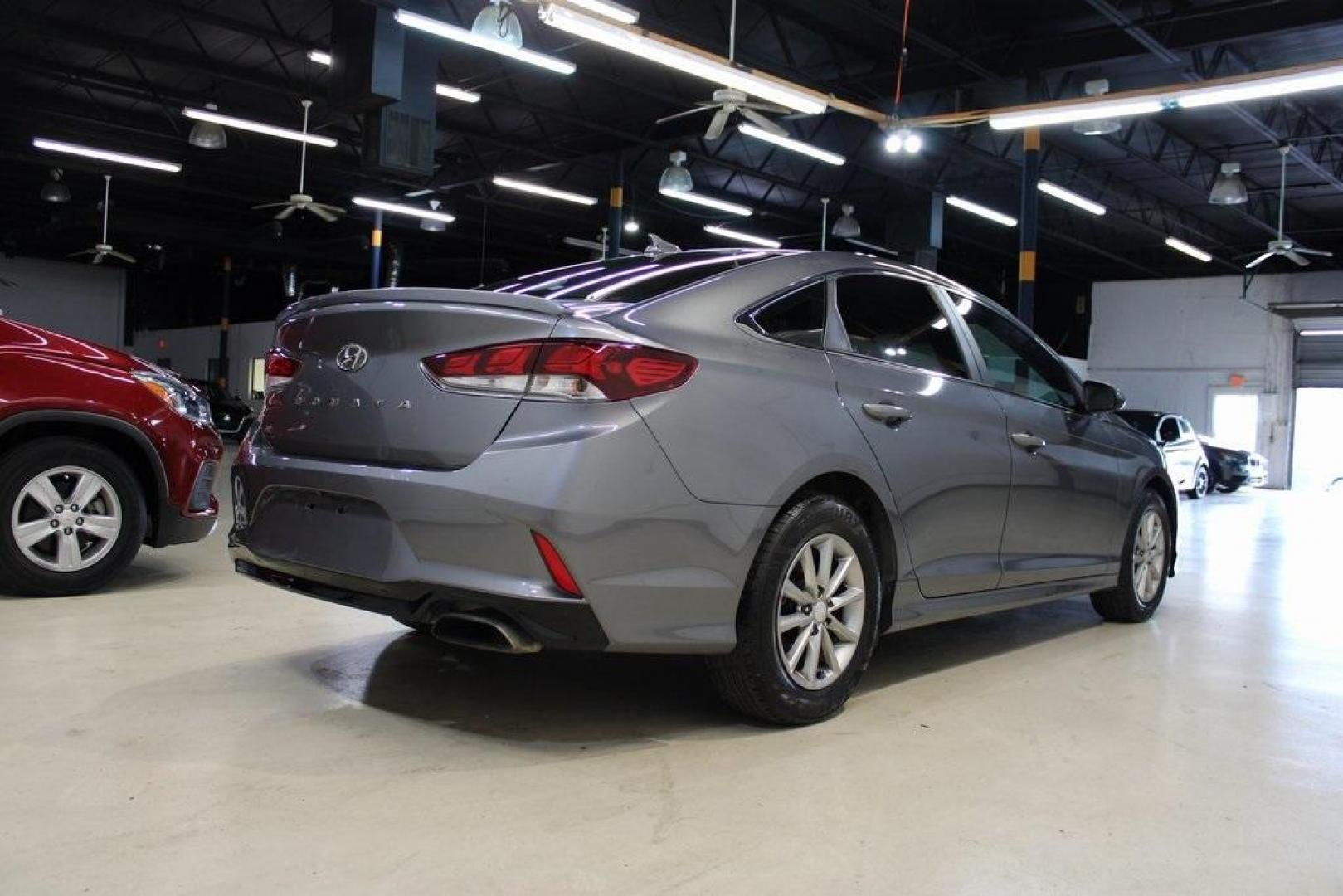 2018 Machine Gray /Black Hyundai Sonata SE (5NPE24AF8JH) with an 2.4L I4 DGI DOHC 16V LEV3-ULEV70 185hp engine, Automatic transmission, located at 15300 Midway Rd., Addison, TX, 75001, (972) 702-0011, 32.958321, -96.838074 - Photo#2