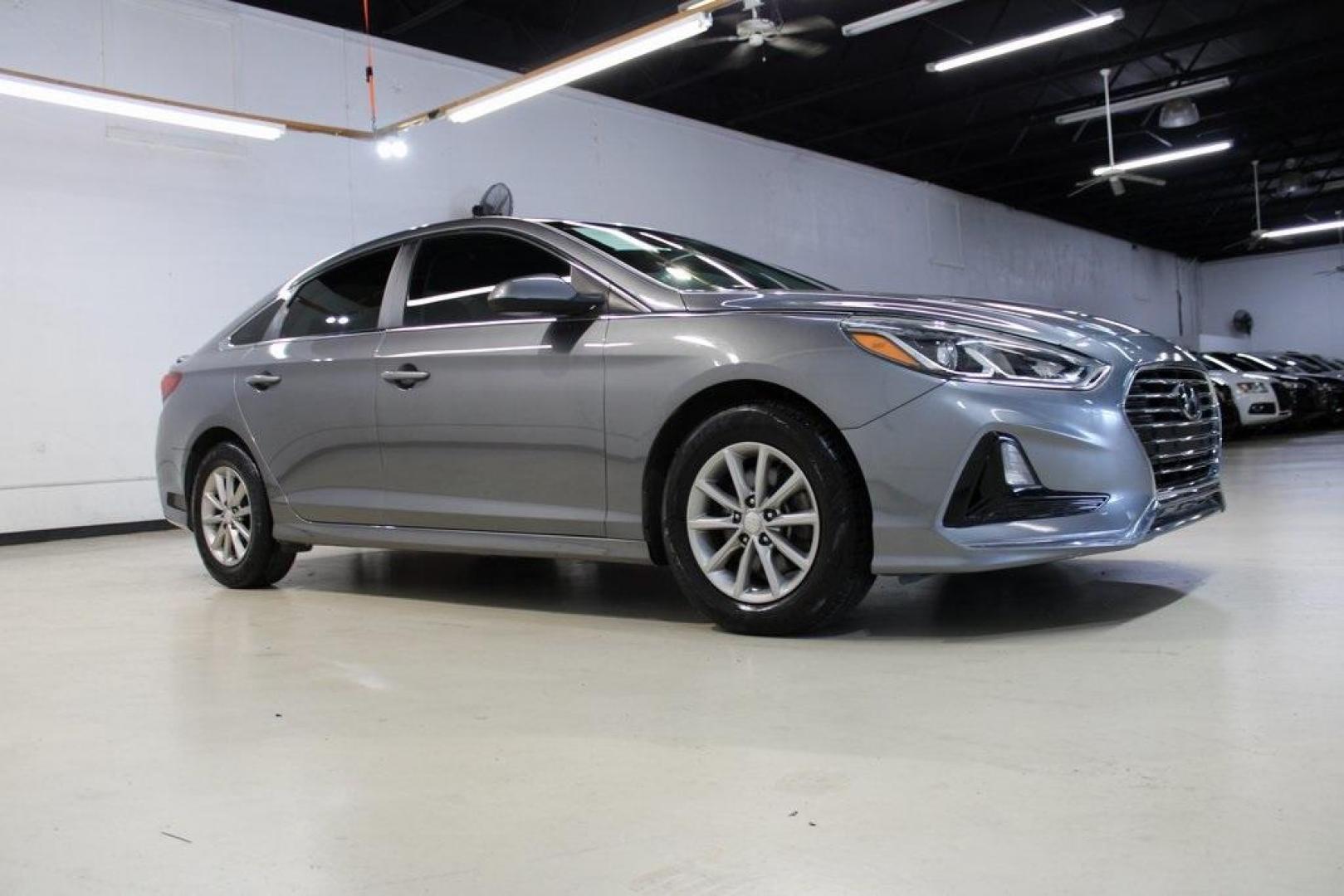 2018 Machine Gray /Black Hyundai Sonata SE (5NPE24AF8JH) with an 2.4L I4 DGI DOHC 16V LEV3-ULEV70 185hp engine, Automatic transmission, located at 15300 Midway Rd., Addison, TX, 75001, (972) 702-0011, 32.958321, -96.838074 - Photo#6