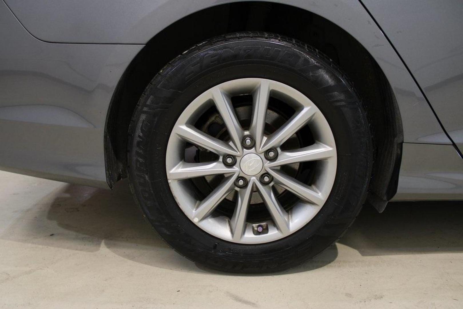 2018 Machine Gray /Black Hyundai Sonata SE (5NPE24AF8JH) with an 2.4L I4 DGI DOHC 16V LEV3-ULEV70 185hp engine, Automatic transmission, located at 15300 Midway Rd., Addison, TX, 75001, (972) 702-0011, 32.958321, -96.838074 - Photo#10
