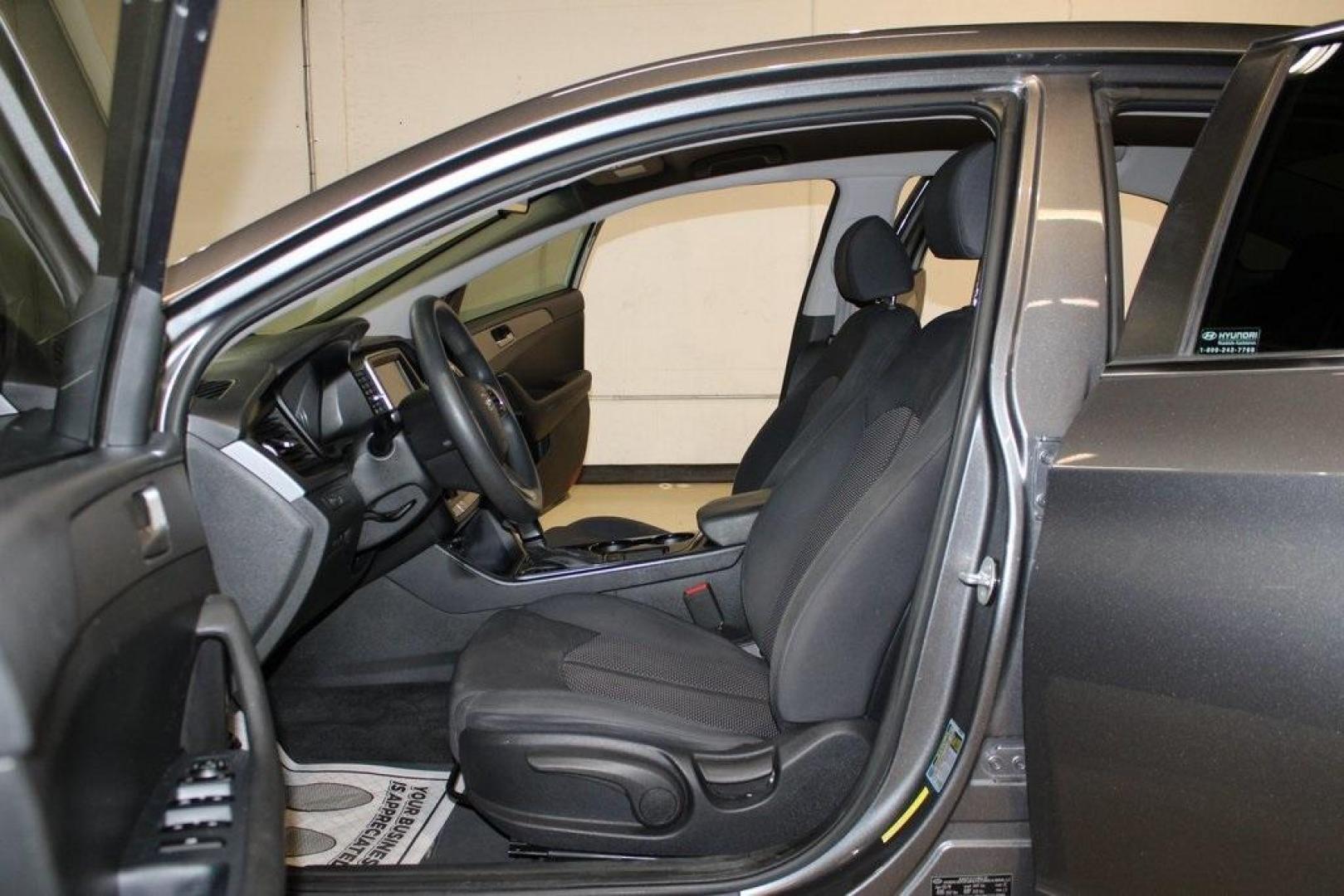 2018 Machine Gray /Black Hyundai Sonata SE (5NPE24AF8JH) with an 2.4L I4 DGI DOHC 16V LEV3-ULEV70 185hp engine, Automatic transmission, located at 15300 Midway Rd., Addison, TX, 75001, (972) 702-0011, 32.958321, -96.838074 - Photo#13