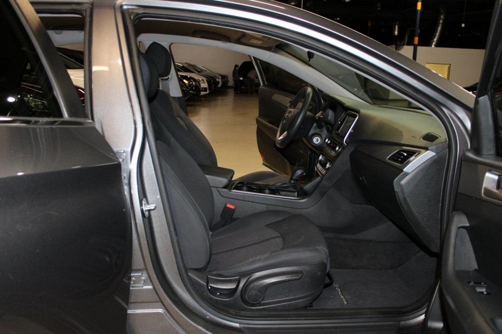 2018 Machine Gray /Black Hyundai Sonata SE (5NPE24AF8JH) with an 2.4L I4 DGI DOHC 16V LEV3-ULEV70 185hp engine, Automatic transmission, located at 15300 Midway Rd., Addison, TX, 75001, (972) 702-0011, 32.958321, -96.838074 - Photo#14