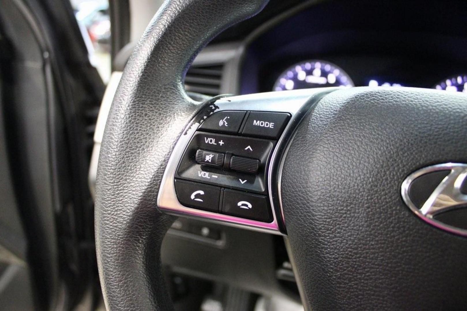 2018 Machine Gray /Black Hyundai Sonata SE (5NPE24AF8JH) with an 2.4L I4 DGI DOHC 16V LEV3-ULEV70 185hp engine, Automatic transmission, located at 15300 Midway Rd., Addison, TX, 75001, (972) 702-0011, 32.958321, -96.838074 - Photo#22