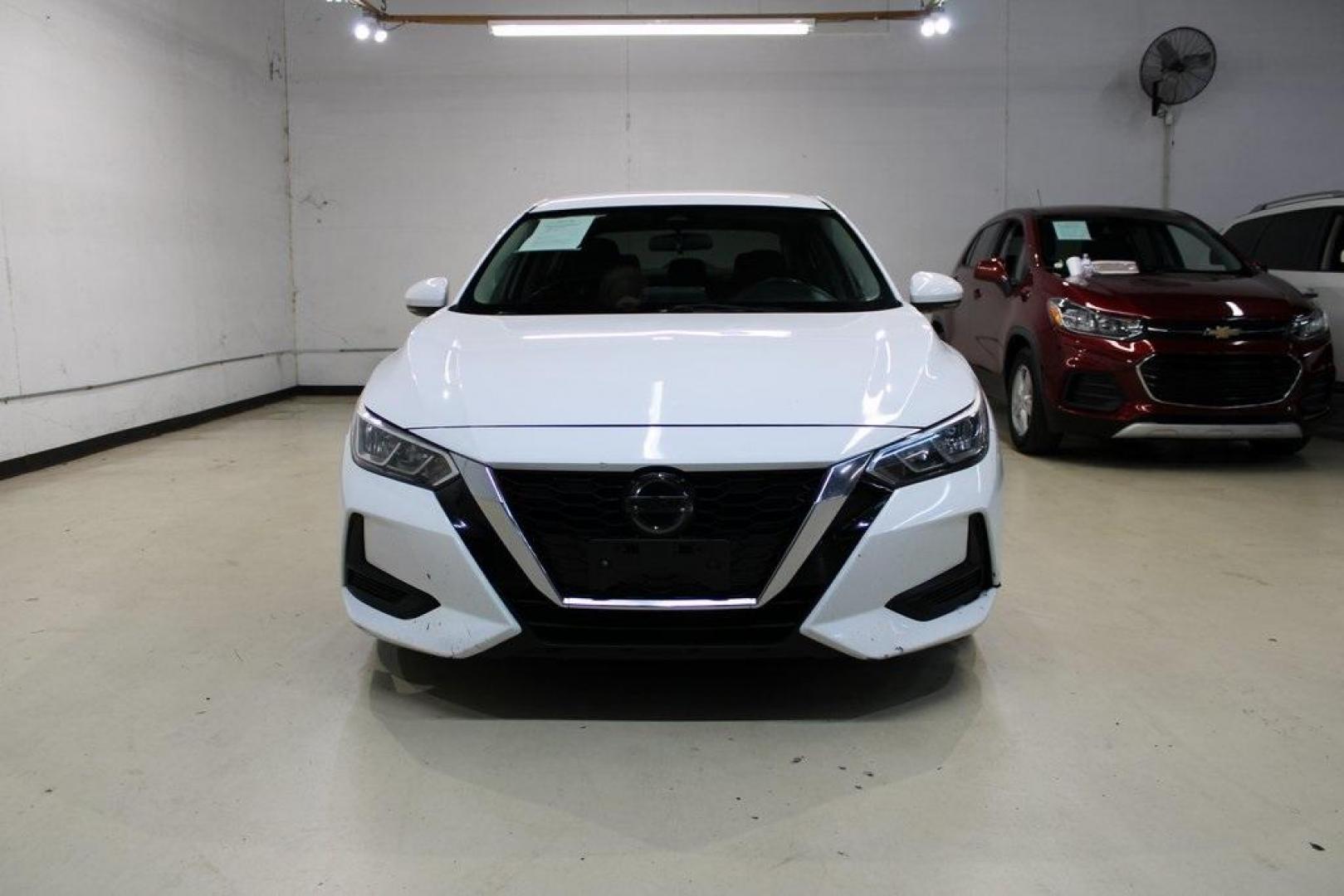 2020 Fresh Powder /Charcoal Nissan Sentra SV (3N1AB8CV7LY) with an 2.0L DOHC engine, CVT transmission, located at 15300 Midway Rd., Addison, TX, 75001, (972) 702-0011, 32.958321, -96.838074 - 2020 Nissan Sentra SV<br>Now Available at Midway Auto Group Addison, Texas<br><br>Sporty styling, modern tech, and exceptional fuel efficiency come together in the 2020 Nissan Sentra SV. This well-equipped compact sedan delivers a premium driving experience with sharp handling, a refined interior, - Photo#5