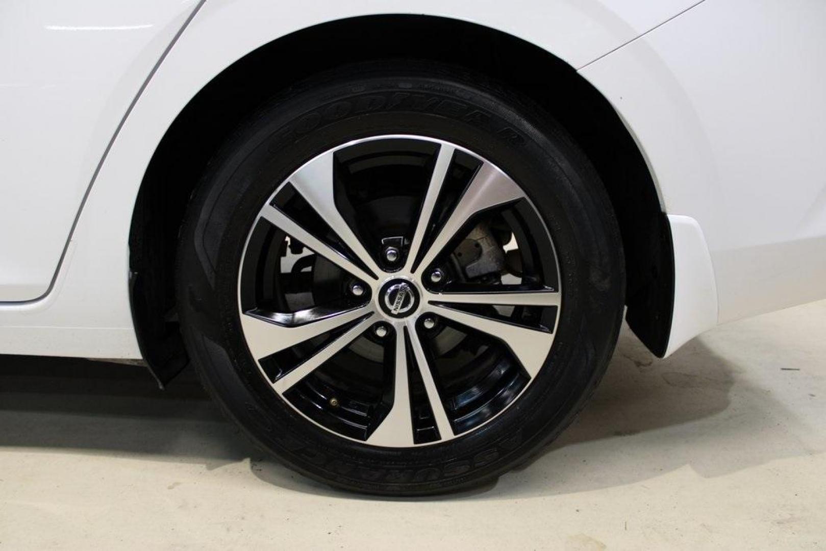 2020 Fresh Powder /Charcoal Nissan Sentra SV (3N1AB8CV7LY) with an 2.0L DOHC engine, CVT transmission, located at 15300 Midway Rd., Addison, TX, 75001, (972) 702-0011, 32.958321, -96.838074 - 2020 Nissan Sentra SV<br>Now Available at Midway Auto Group Addison, Texas<br><br>Sporty styling, modern tech, and exceptional fuel efficiency come together in the 2020 Nissan Sentra SV. This well-equipped compact sedan delivers a premium driving experience with sharp handling, a refined interior, - Photo#9