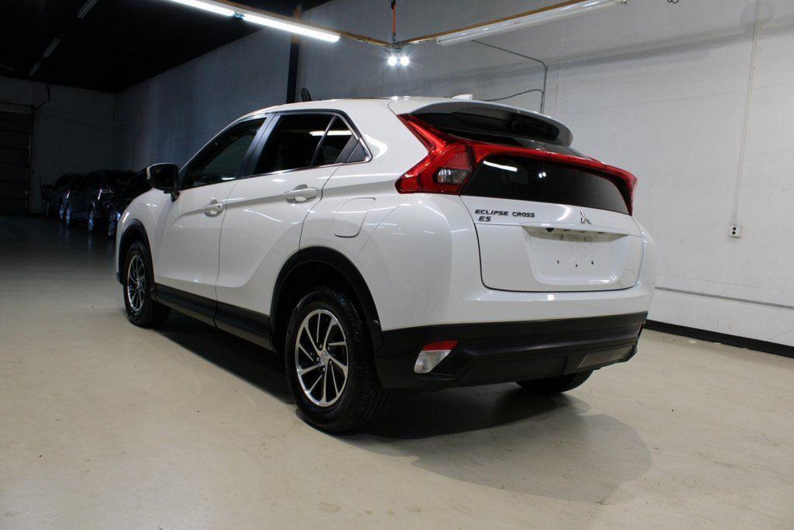 2020 Pearl White /Black Mitsubishi Eclipse Cross ES (JA4AS3AA2LZ) with an 1.5L I4 DI Turbocharged DOHC 16V LEV3-ULEV70 152hp engine, CVT transmission, located at 15300 Midway Rd., Addison, TX, 75001, (972) 702-0011, 32.958321, -96.838074 - Photo#3