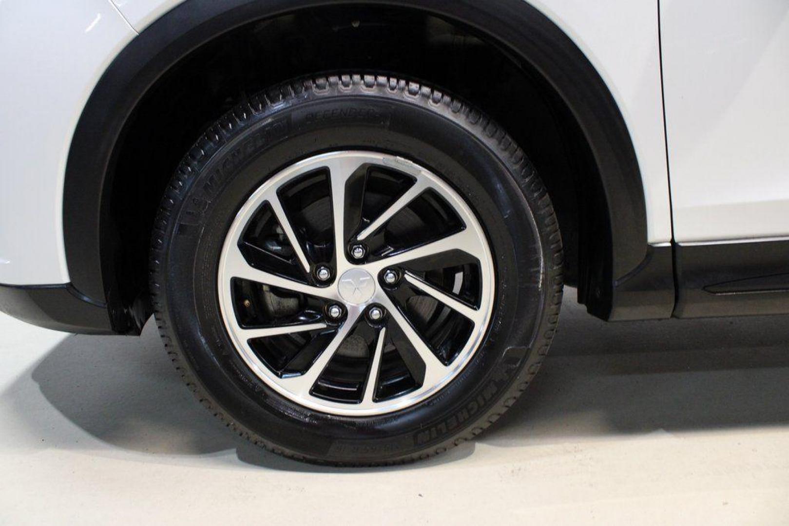 2020 Pearl White /Black Mitsubishi Eclipse Cross ES (JA4AS3AA2LZ) with an 1.5L I4 DI Turbocharged DOHC 16V LEV3-ULEV70 152hp engine, CVT transmission, located at 15300 Midway Rd., Addison, TX, 75001, (972) 702-0011, 32.958321, -96.838074 - Photo#7