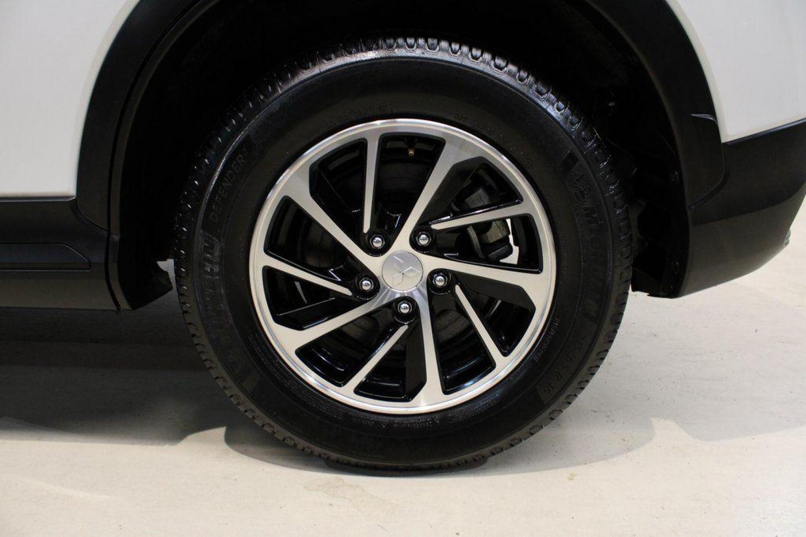 2020 Pearl White /Black Mitsubishi Eclipse Cross ES (JA4AS3AA2LZ) with an 1.5L I4 DI Turbocharged DOHC 16V LEV3-ULEV70 152hp engine, CVT transmission, located at 15300 Midway Rd., Addison, TX, 75001, (972) 702-0011, 32.958321, -96.838074 - Photo#8