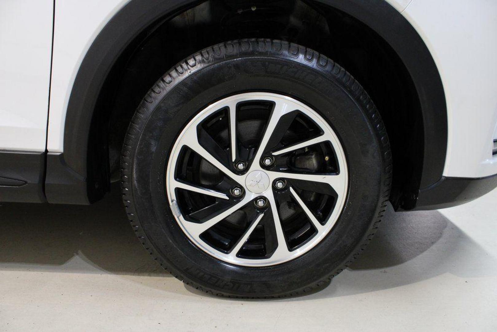 2020 Pearl White /Black Mitsubishi Eclipse Cross ES (JA4AS3AA2LZ) with an 1.5L I4 DI Turbocharged DOHC 16V LEV3-ULEV70 152hp engine, CVT transmission, located at 15300 Midway Rd., Addison, TX, 75001, (972) 702-0011, 32.958321, -96.838074 - Photo#10