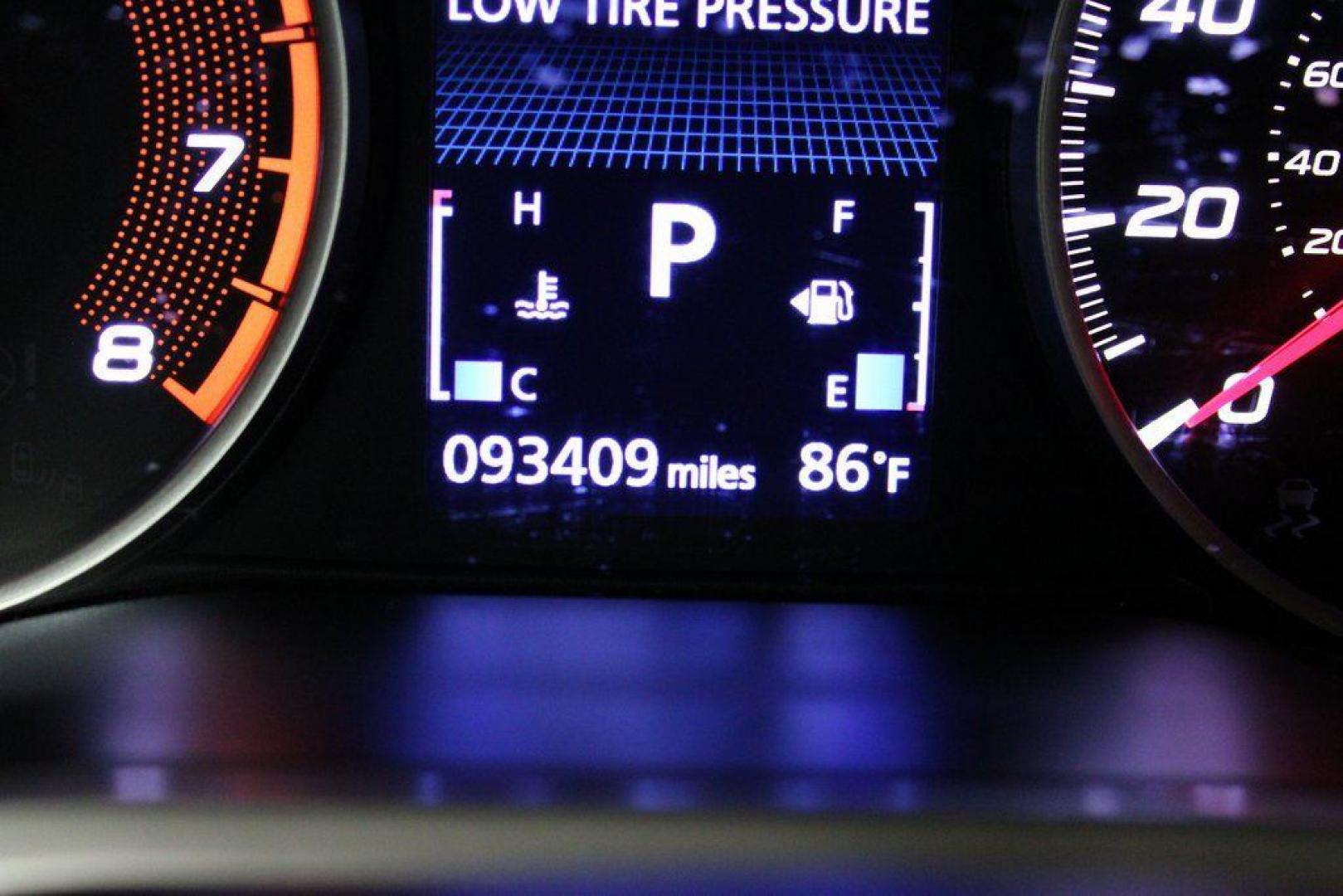 2020 Pearl White /Black Mitsubishi Eclipse Cross ES (JA4AS3AA2LZ) with an 1.5L I4 DI Turbocharged DOHC 16V LEV3-ULEV70 152hp engine, CVT transmission, located at 15300 Midway Rd., Addison, TX, 75001, (972) 702-0011, 32.958321, -96.838074 - Photo#19