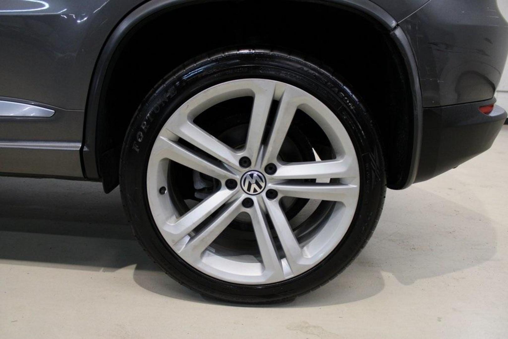 2014 Pepper / Gray /Black Volkswagen Tiguan R-Line (WVGAV3AX1EW) with an 2.0L TSI engine, Automatic transmission, located at 15300 Midway Rd., Addison, TX, 75001, (972) 702-0011, 32.958321, -96.838074 - 2014 Volkswagen Tiguan SE 4Motion<br>Now Available at Midway Auto Group Addison, Texas<br><br>Practicality meets refinement in the 2014 Volkswagen Tiguan SE 4Motiona compact SUV that delivers confident all-wheel drive performance, European styling, and a premium interior feel. Whether you're commut - Photo#9