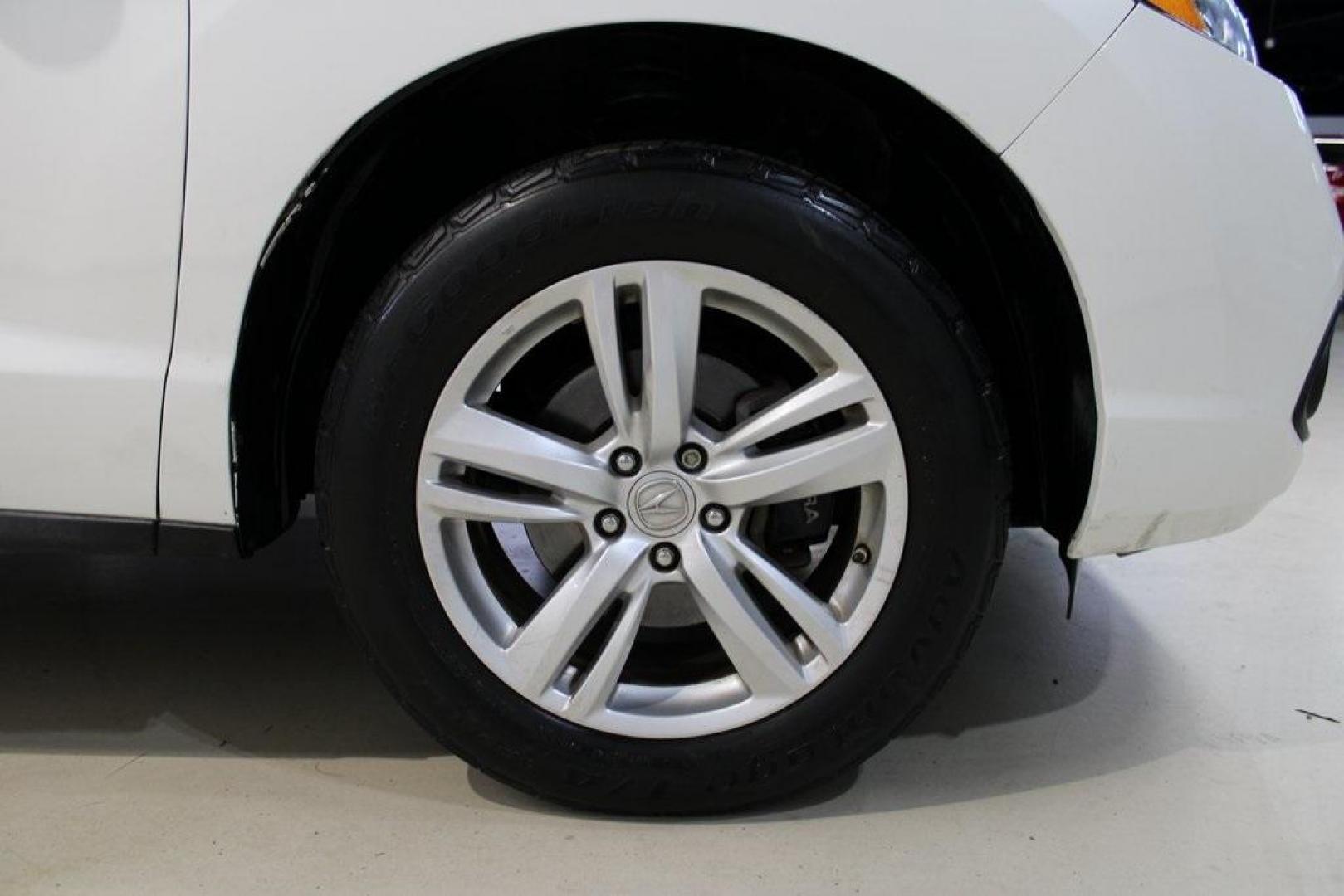 2015 White Diamond Pearl /Ebony Acura RDX Base (5J8TB4H32FL) with an 3.5L V6 SOHC i-VTEC 24V engine, Automatic transmission, located at 15300 Midway Rd., Addison, TX, 75001, (972) 702-0011, 32.958321, -96.838074 - 2015 Acura RDX w/ Technology Package<br>Now Available at Midway Auto Group Addison, Texas<br><br>Luxury, reliability, and performance come together in the 2015 Acura RDX with Technology Packagea premium compact SUV designed to elevate your driving experience. With upscale features, confident handli - Photo#9