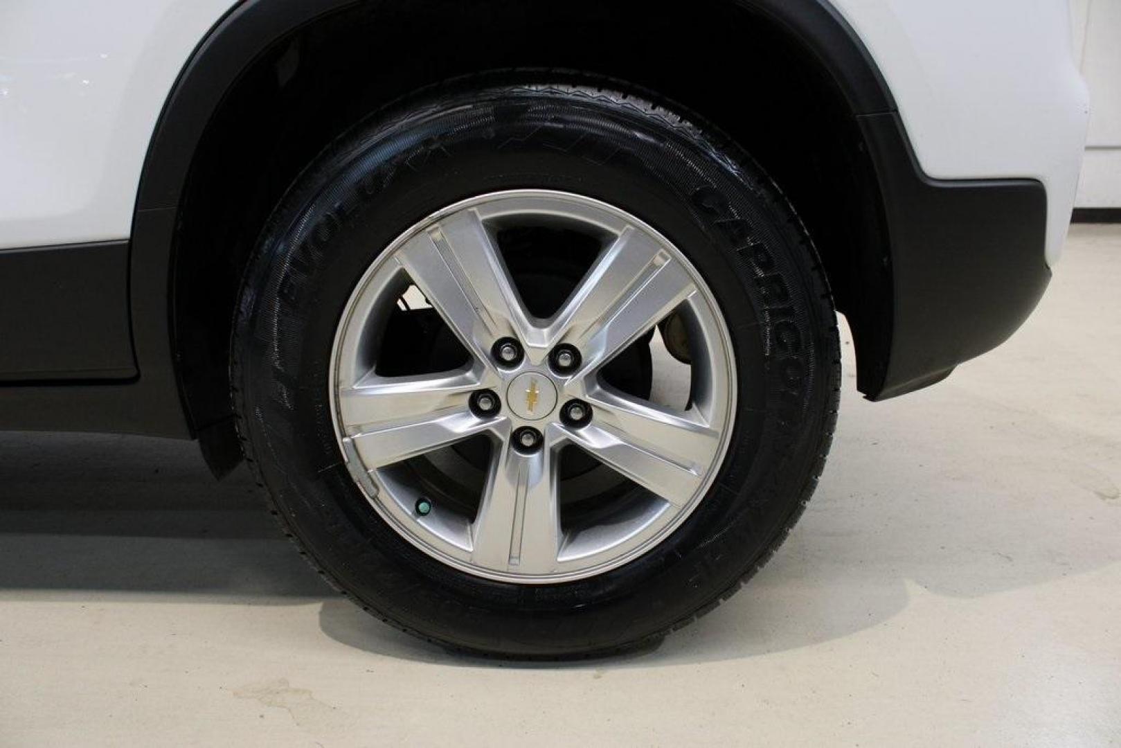 2018 Summit White /Jet Black Chevrolet Trax LT (KL7CJLSB5JB) with an ECOTEC 1.4L I4 SMPI DOHC Turbocharged VVT engine, Automatic transmission, located at 15300 Midway Rd., Addison, TX, 75001, (972) 702-0011, 32.958321, -96.838074 - 2018 Chevrolet Trax LT<br>Now Available at Midway Auto Group Addison, Texas<br><br>Compact in size but big on versatility, the 2018 Chevrolet Trax LT is a smart choice for drivers looking for efficiency, maneuverability, and modern convenience. Whether you're navigating Dallas traffic or planning a - Photo#10
