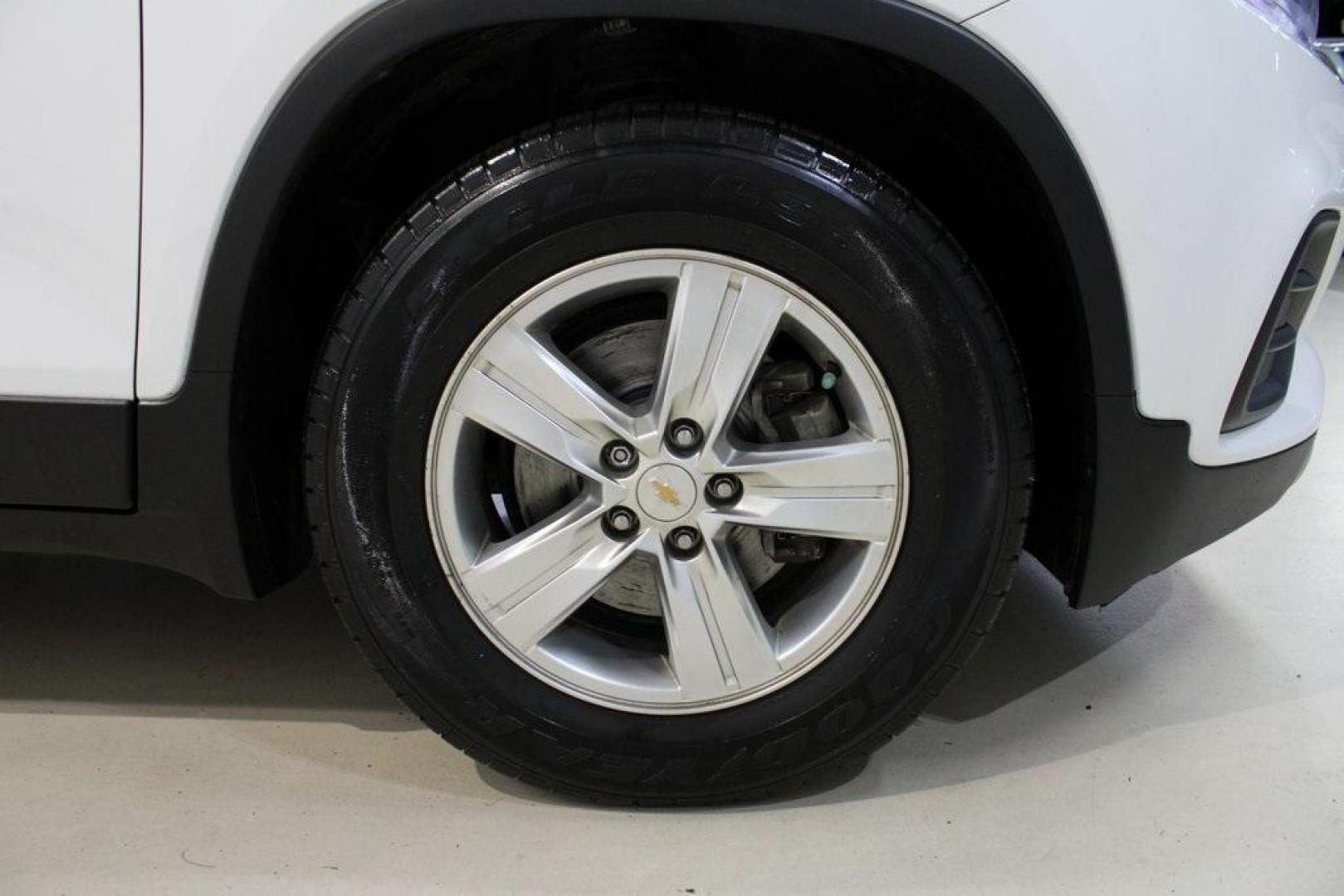 2018 Summit White /Jet Black Chevrolet Trax LT (KL7CJLSB5JB) with an ECOTEC 1.4L I4 SMPI DOHC Turbocharged VVT engine, Automatic transmission, located at 15300 Midway Rd., Addison, TX, 75001, (972) 702-0011, 32.958321, -96.838074 - 2018 Chevrolet Trax LT<br>Now Available at Midway Auto Group Addison, Texas<br><br>Compact in size but big on versatility, the 2018 Chevrolet Trax LT is a smart choice for drivers looking for efficiency, maneuverability, and modern convenience. Whether you're navigating Dallas traffic or planning a - Photo#12