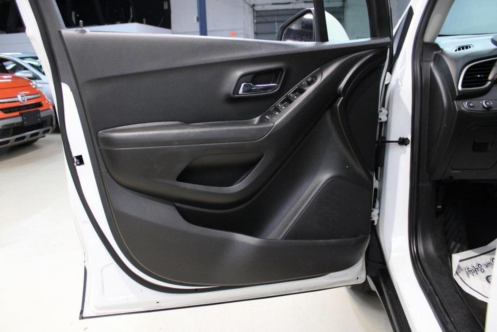 2018 Summit White /Jet Black Chevrolet Trax LT (KL7CJLSB5JB) with an ECOTEC 1.4L I4 SMPI DOHC Turbocharged VVT engine, Automatic transmission, located at 15300 Midway Rd., Addison, TX, 75001, (972) 702-0011, 32.958321, -96.838074 - 2018 Chevrolet Trax LT<br>Now Available at Midway Auto Group Addison, Texas<br><br>Compact in size but big on versatility, the 2018 Chevrolet Trax LT is a smart choice for drivers looking for efficiency, maneuverability, and modern convenience. Whether you're navigating Dallas traffic or planning a - Photo#24