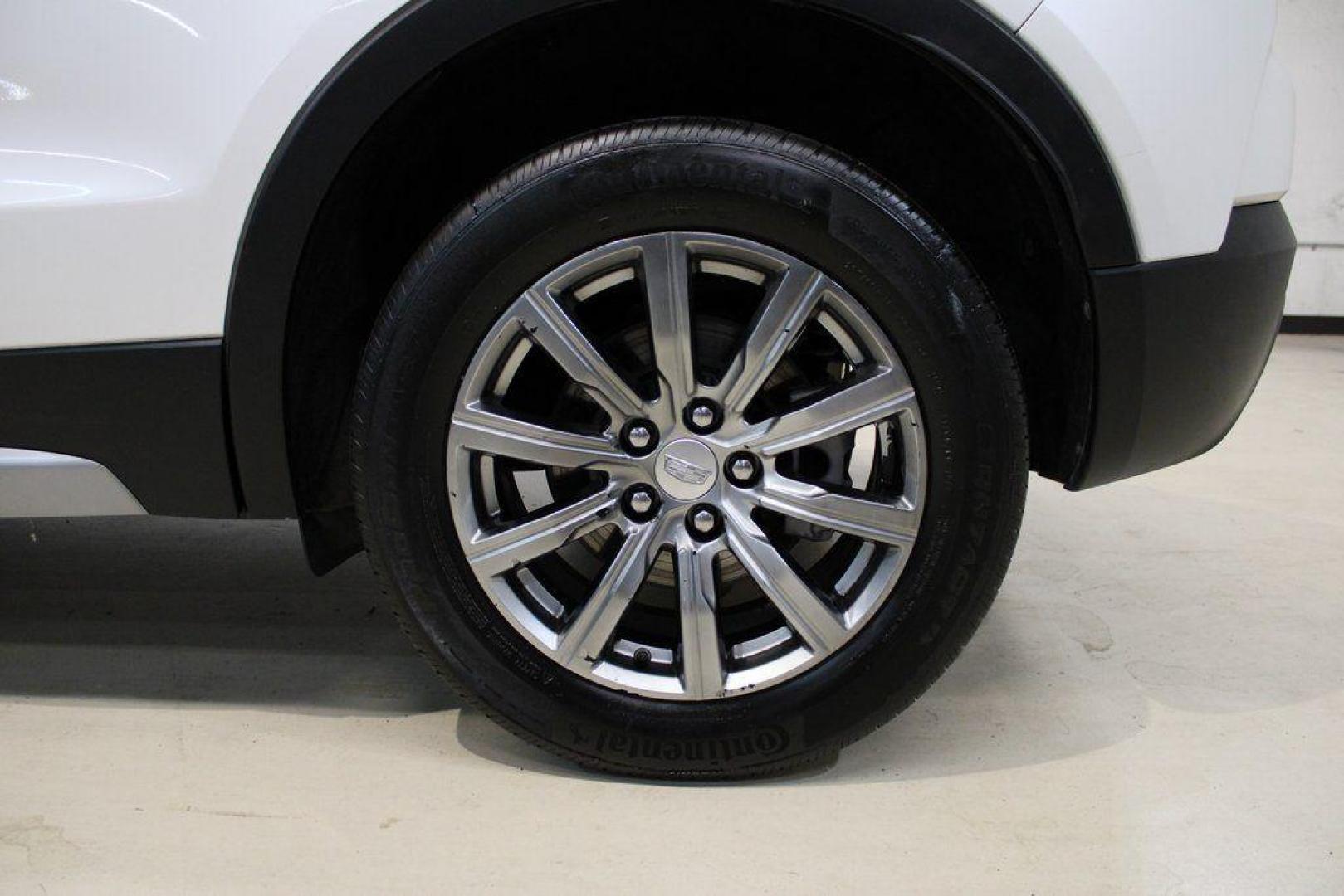 2021 Crystal White Tricoat /Black Cadillac XT4 Premium Luxury (1GYFZCR48MF) with an 2.0L I4 Turbocharged engine, Automatic transmission, located at 15300 Midway Rd., Addison, TX, 75001, (972) 702-0011, 32.958321, -96.838074 - 2021 Cadillac XT4 Premium Luxury<br>Now Available at Midway Auto Group Addison, Texas<br><br>Elevate your everyday drive with the 2021 Cadillac XT4 Premium Luxury a compact luxury SUV that blends bold styling, advanced technology, and premium comfort. With responsive performance and a refined inter - Photo#7