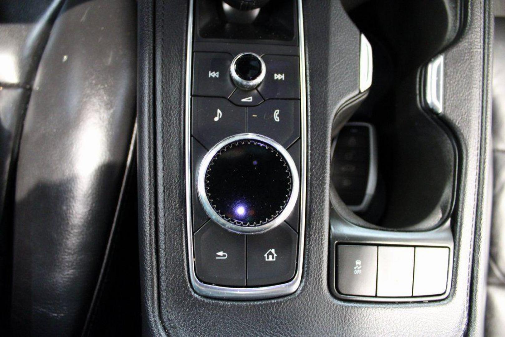 2021 Crystal White Tricoat /Black Cadillac XT4 Premium Luxury (1GYFZCR48MF) with an 2.0L I4 Turbocharged engine, Automatic transmission, located at 15300 Midway Rd., Addison, TX, 75001, (972) 702-0011, 32.958321, -96.838074 - 2021 Cadillac XT4 Premium Luxury<br>Now Available at Midway Auto Group Addison, Texas<br><br>Elevate your everyday drive with the 2021 Cadillac XT4 Premium Luxury a compact luxury SUV that blends bold styling, advanced technology, and premium comfort. With responsive performance and a refined inter - Photo#20