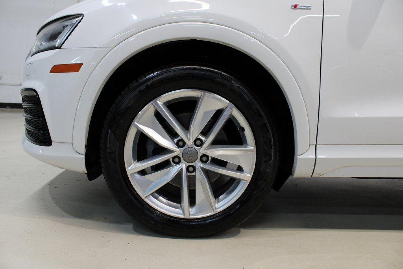 2018 White /Chestnut Brown Audi Q3 2.0T Premium (WA1JCCFS3JR) with an 2.0L 4-Cylinder TFSI engine, Automatic transmission, located at 15300 Midway Rd., Addison, TX, 75001, (972) 702-0011, 32.958321, -96.838074 - HOME OF THE NO HAGGLE PRICE - WHOLESALE PRICES TO THE PUBLIC!! Priced below KBB Fair Purchase Price!<br><br>White 2018 Audi Q3 2.0T Premium<br><br>20/28 City/Highway MPG<br><br>Awards:<br> * 2018 KBB.com 10 Best Luxury Cars Under $35,000 * 2018 KBB.com 10 Most Awarded Brands<br><br>At Midway Auto - Photo#4