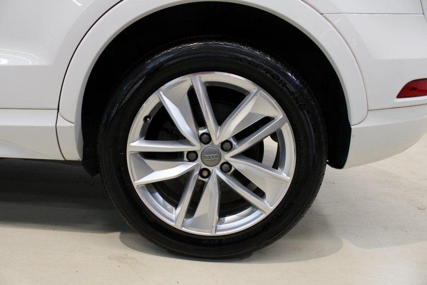 2018 White /Chestnut Brown Audi Q3 2.0T Premium (WA1JCCFS3JR) with an 2.0L 4-Cylinder TFSI engine, Automatic transmission, located at 15300 Midway Rd., Addison, TX, 75001, (972) 702-0011, 32.958321, -96.838074 - HOME OF THE NO HAGGLE PRICE - WHOLESALE PRICES TO THE PUBLIC!! Priced below KBB Fair Purchase Price!<br><br>White 2018 Audi Q3 2.0T Premium<br><br>20/28 City/Highway MPG<br><br>Awards:<br> * 2018 KBB.com 10 Best Luxury Cars Under $35,000 * 2018 KBB.com 10 Most Awarded Brands<br><br>At Midway Auto - Photo#5