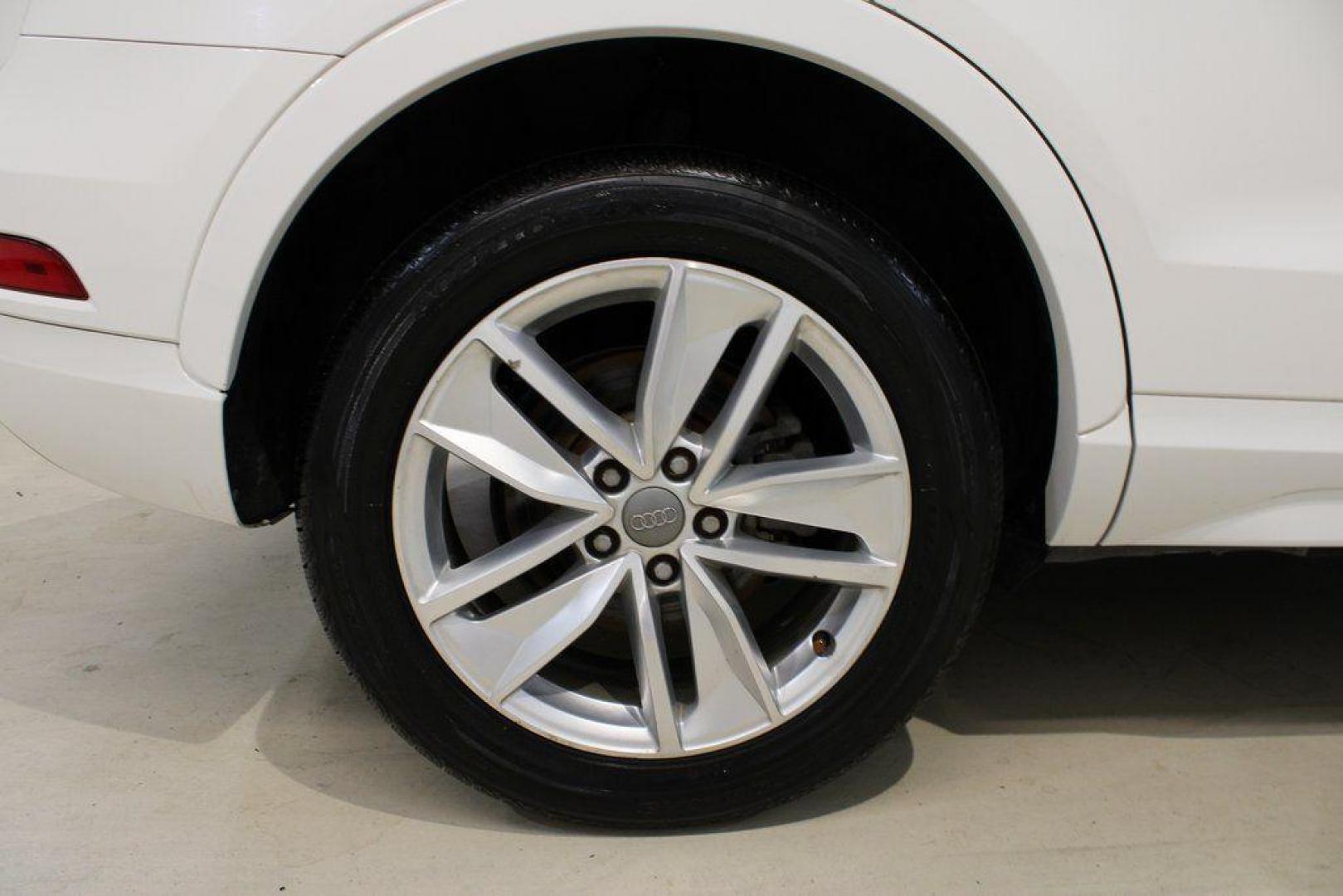 2018 White /Chestnut Brown Audi Q3 2.0T Premium (WA1JCCFS3JR) with an 2.0L 4-Cylinder TFSI engine, Automatic transmission, located at 15300 Midway Rd., Addison, TX, 75001, (972) 702-0011, 32.958321, -96.838074 - HOME OF THE NO HAGGLE PRICE - WHOLESALE PRICES TO THE PUBLIC!! Priced below KBB Fair Purchase Price!<br><br>White 2018 Audi Q3 2.0T Premium<br><br>20/28 City/Highway MPG<br><br>Awards:<br> * 2018 KBB.com 10 Best Luxury Cars Under $35,000 * 2018 KBB.com 10 Most Awarded Brands<br><br>At Midway Auto - Photo#6