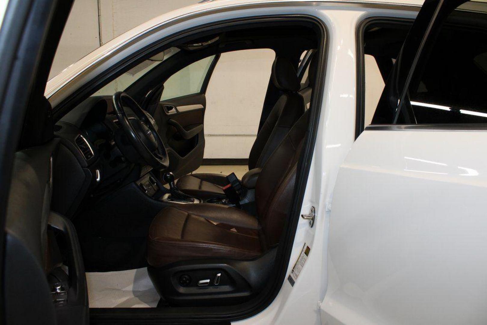 2018 White /Chestnut Brown Audi Q3 2.0T Premium (WA1JCCFS3JR) with an 2.0L 4-Cylinder TFSI engine, Automatic transmission, located at 15300 Midway Rd., Addison, TX, 75001, (972) 702-0011, 32.958321, -96.838074 - HOME OF THE NO HAGGLE PRICE - WHOLESALE PRICES TO THE PUBLIC!! Priced below KBB Fair Purchase Price!<br><br>White 2018 Audi Q3 2.0T Premium<br><br>20/28 City/Highway MPG<br><br>Awards:<br> * 2018 KBB.com 10 Best Luxury Cars Under $35,000 * 2018 KBB.com 10 Most Awarded Brands<br><br>At Midway Auto - Photo#10