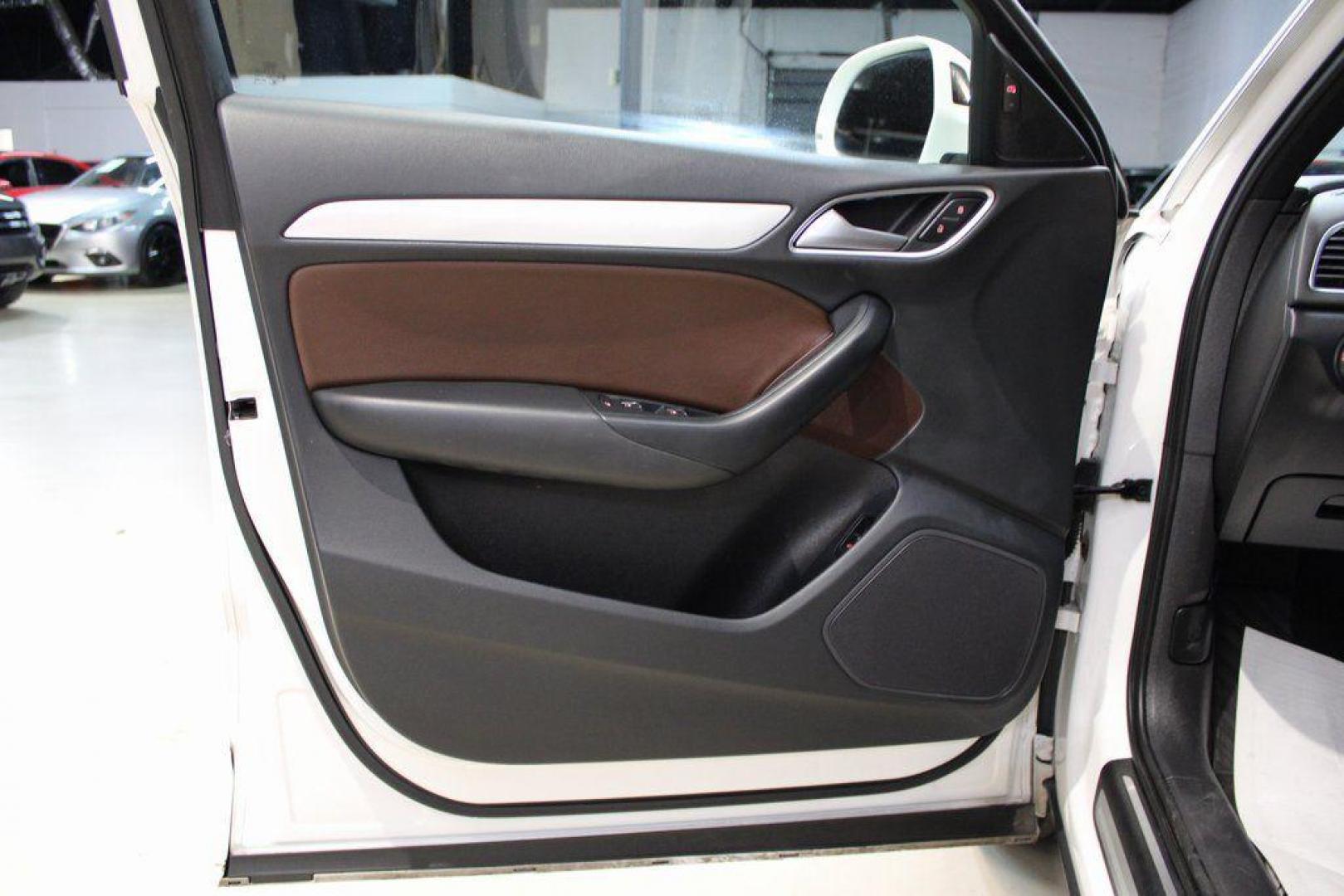 2018 White /Chestnut Brown Audi Q3 2.0T Premium (WA1JCCFS3JR) with an 2.0L 4-Cylinder TFSI engine, Automatic transmission, located at 15300 Midway Rd., Addison, TX, 75001, (972) 702-0011, 32.958321, -96.838074 - HOME OF THE NO HAGGLE PRICE - WHOLESALE PRICES TO THE PUBLIC!! Priced below KBB Fair Purchase Price!<br><br>White 2018 Audi Q3 2.0T Premium<br><br>20/28 City/Highway MPG<br><br>Awards:<br> * 2018 KBB.com 10 Best Luxury Cars Under $35,000 * 2018 KBB.com 10 Most Awarded Brands<br><br>At Midway Auto - Photo#25