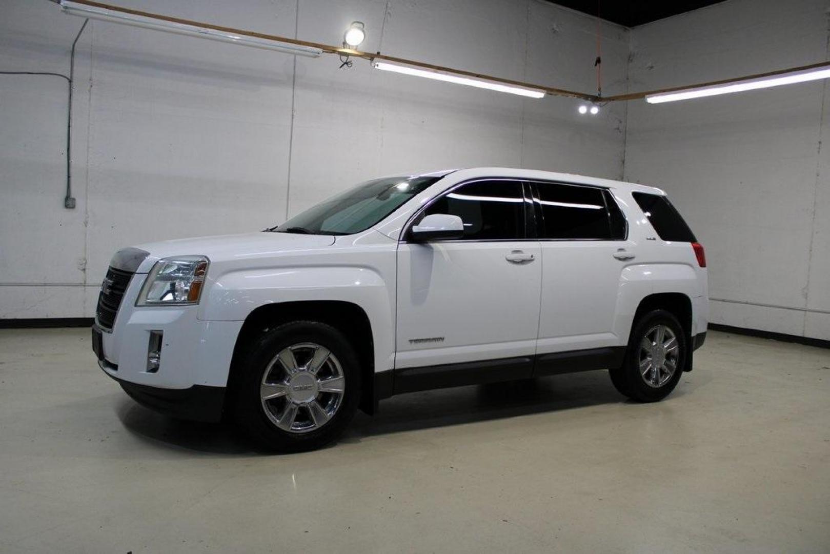 2010 Summit White /Black GMC Terrain SLE-1 (2CTALBEW6A6) with an 2.4L I4 SIDI VVT engine, Automatic transmission, located at 15300 Midway Rd., Addison, TX, 75001, (972) 702-0011, 32.958321, -96.838074 - 2010 GMC Terrain SLE-1<br>Now Available at Midway Auto Group Addison, Texas<br><br>Versatile, roomy, and built for everyday confidence this 2010 GMC Terrain SLE1 delivers rugged utility with driver friendly comfort. With a spacious cabin, solid performance, and an intuitive feature set, its an idea - Photo#4