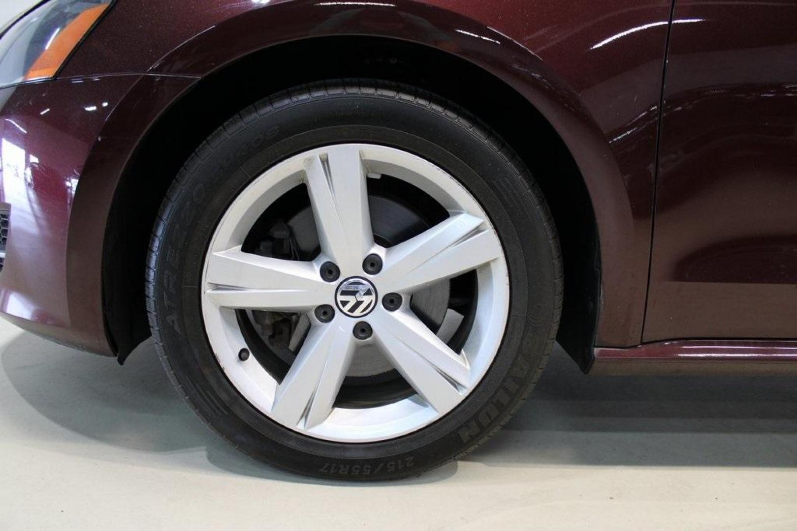 2013 OPERA RED METALLIC /Titan Black Volkswagen Passat 2.5 SE (1VWBH7A39DC) with an 2.5L 5-Cylinder DOHC engine, Automatic transmission, located at 15300 Midway Rd., Addison, TX, 75001, (972) 702-0011, 32.958321, -96.838074 - HOME OF THE NO HAGGLE PRICE - WHOLESALE PRICES TO THE PUBLIC!! Odometer is 27352 miles below market average!<br><br>OPERA RED METALLIC 2013 Volkswagen Passat 2.5 SE<br><br>22/31 City/Highway MPG<br><br>Awards:<br> * 2013 KBB.com 10 Best New Sedans Under $25,000 * 2013 KBB.com 10 Best Family Cars< - Photo#3
