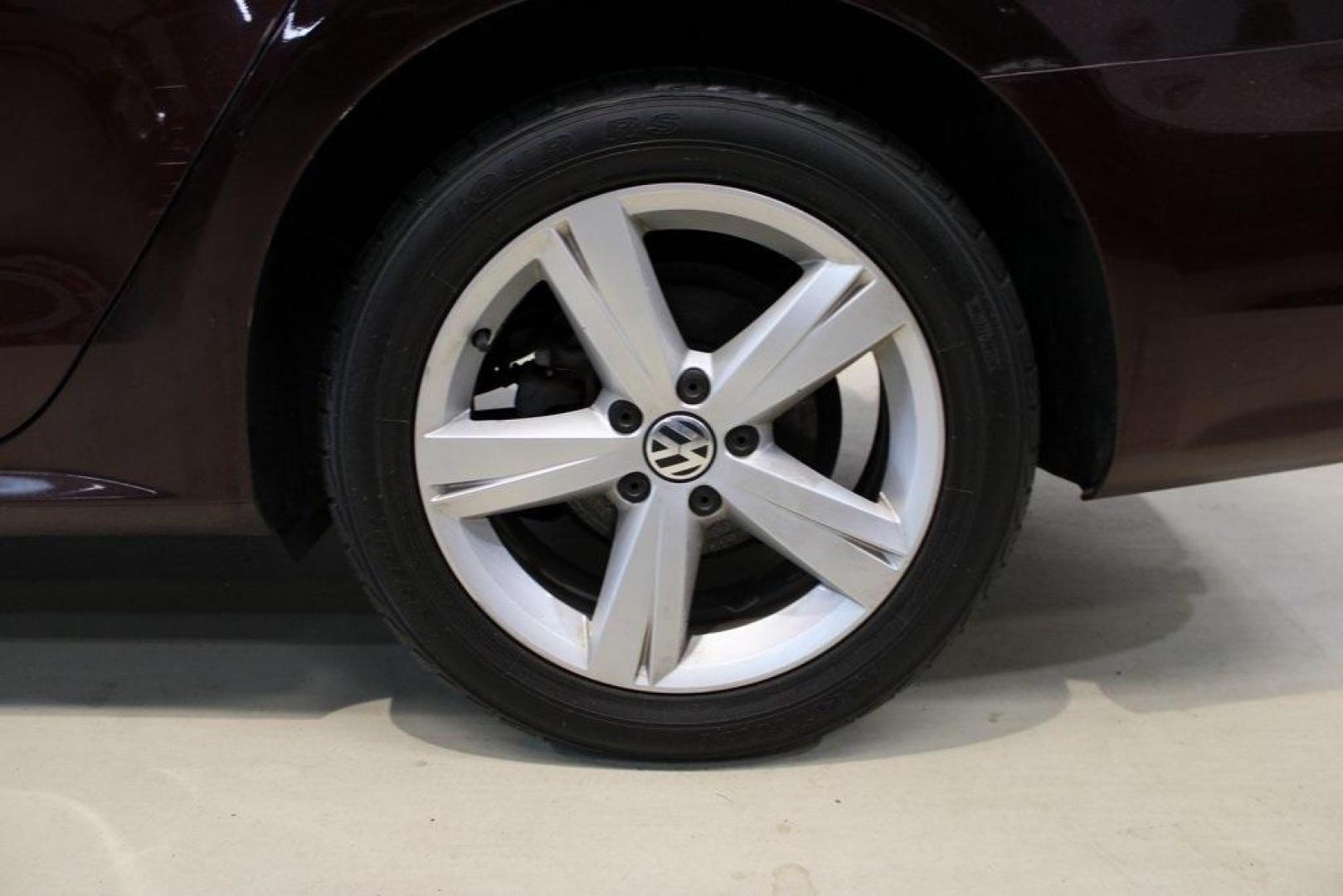 2013 OPERA RED METALLIC /Titan Black Volkswagen Passat 2.5 SE (1VWBH7A39DC) with an 2.5L 5-Cylinder DOHC engine, Automatic transmission, located at 15300 Midway Rd., Addison, TX, 75001, (972) 702-0011, 32.958321, -96.838074 - HOME OF THE NO HAGGLE PRICE - WHOLESALE PRICES TO THE PUBLIC!! Odometer is 27352 miles below market average!<br><br>OPERA RED METALLIC 2013 Volkswagen Passat 2.5 SE<br><br>22/31 City/Highway MPG<br><br>Awards:<br> * 2013 KBB.com 10 Best New Sedans Under $25,000 * 2013 KBB.com 10 Best Family Cars< - Photo#4
