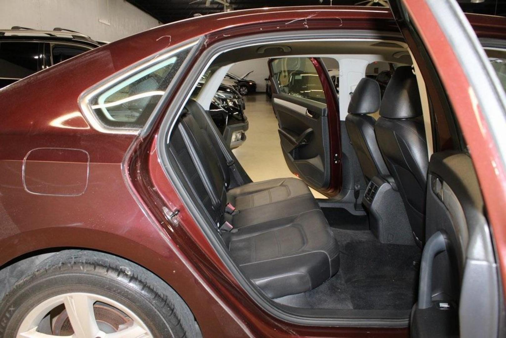 2013 OPERA RED METALLIC /Titan Black Volkswagen Passat 2.5 SE (1VWBH7A39DC) with an 2.5L 5-Cylinder DOHC engine, Automatic transmission, located at 15300 Midway Rd., Addison, TX, 75001, (972) 702-0011, 32.958321, -96.838074 - HOME OF THE NO HAGGLE PRICE - WHOLESALE PRICES TO THE PUBLIC!! Odometer is 27352 miles below market average!<br><br>OPERA RED METALLIC 2013 Volkswagen Passat 2.5 SE<br><br>22/31 City/Highway MPG<br><br>Awards:<br> * 2013 KBB.com 10 Best New Sedans Under $25,000 * 2013 KBB.com 10 Best Family Cars< - Photo#10