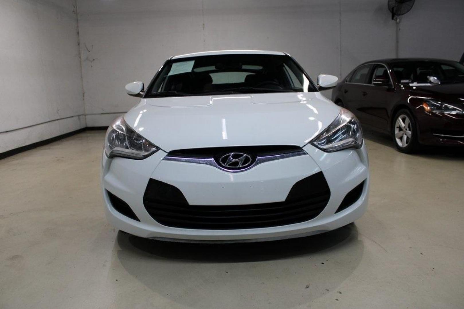 2016 Century White /Black Hyundai Veloster Base (KMHTC6AD4GU) with an 1.6L I4 DGI DOHC 16V ULEV II 132hp engine, Automatic transmission, located at 15300 Midway Rd., Addison, TX, 75001, (972) 702-0011, 32.958321, -96.838074 - 2016 Hyundai Veloster Base<br>Now Available at Midway Auto Group Addison, Texas<br><br>Sporty, efficient, and full of character, this 2016 Hyundai Veloster Base brings compact utility and fun-factor together seamlessly. With its distinctive 3-door hatchback design, confident performance, and modern - Photo#5